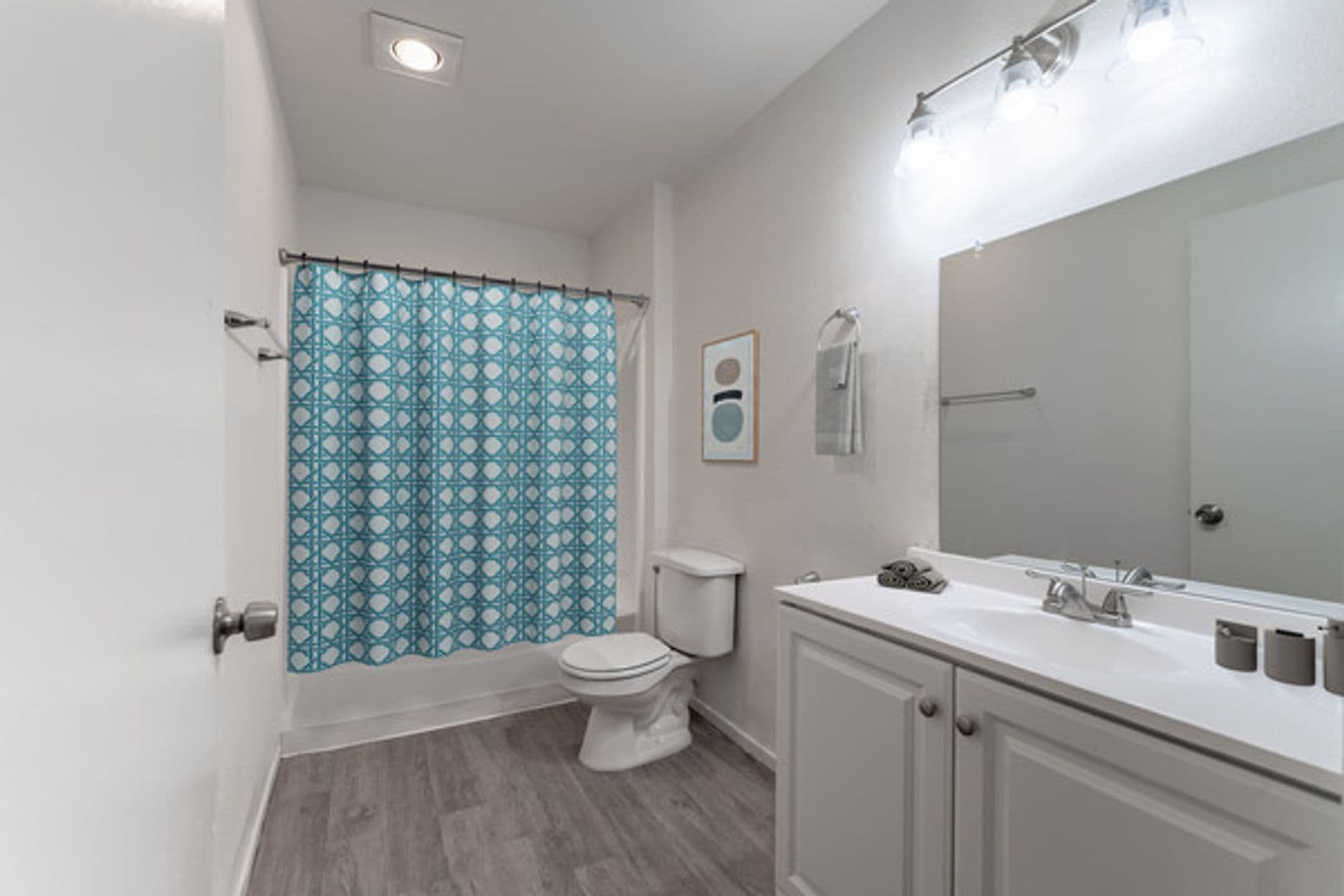 RIALTO Apartment: 1032 NORTH LILAC AVE.
