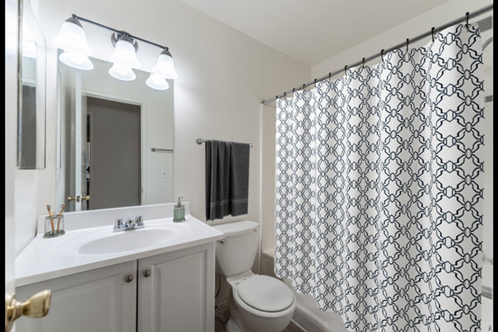 RIALTO Apartment: 1032 NORTH LILAC AVE.