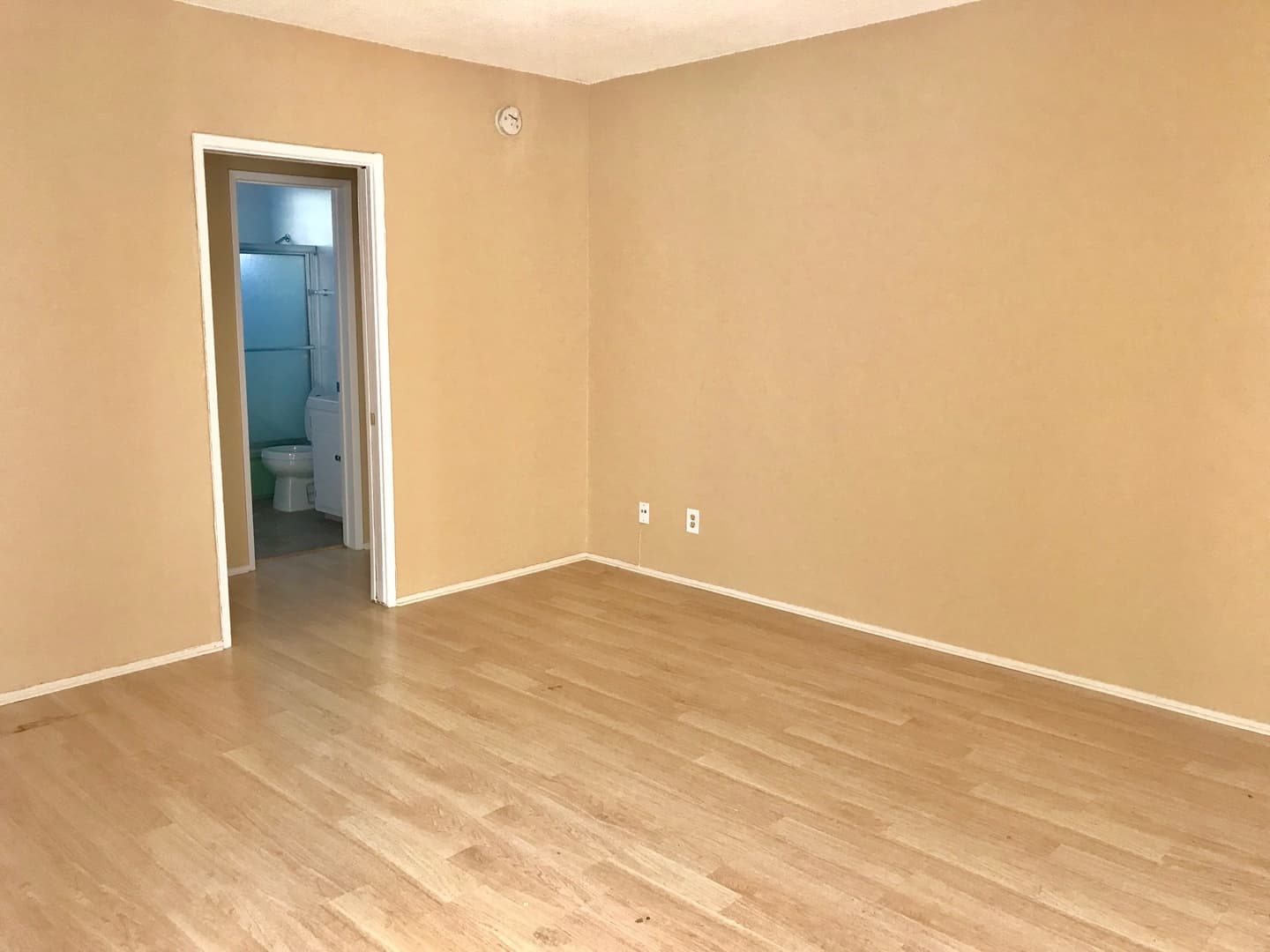 Pasadena Apartment: 80 N. Bonnie Avenue