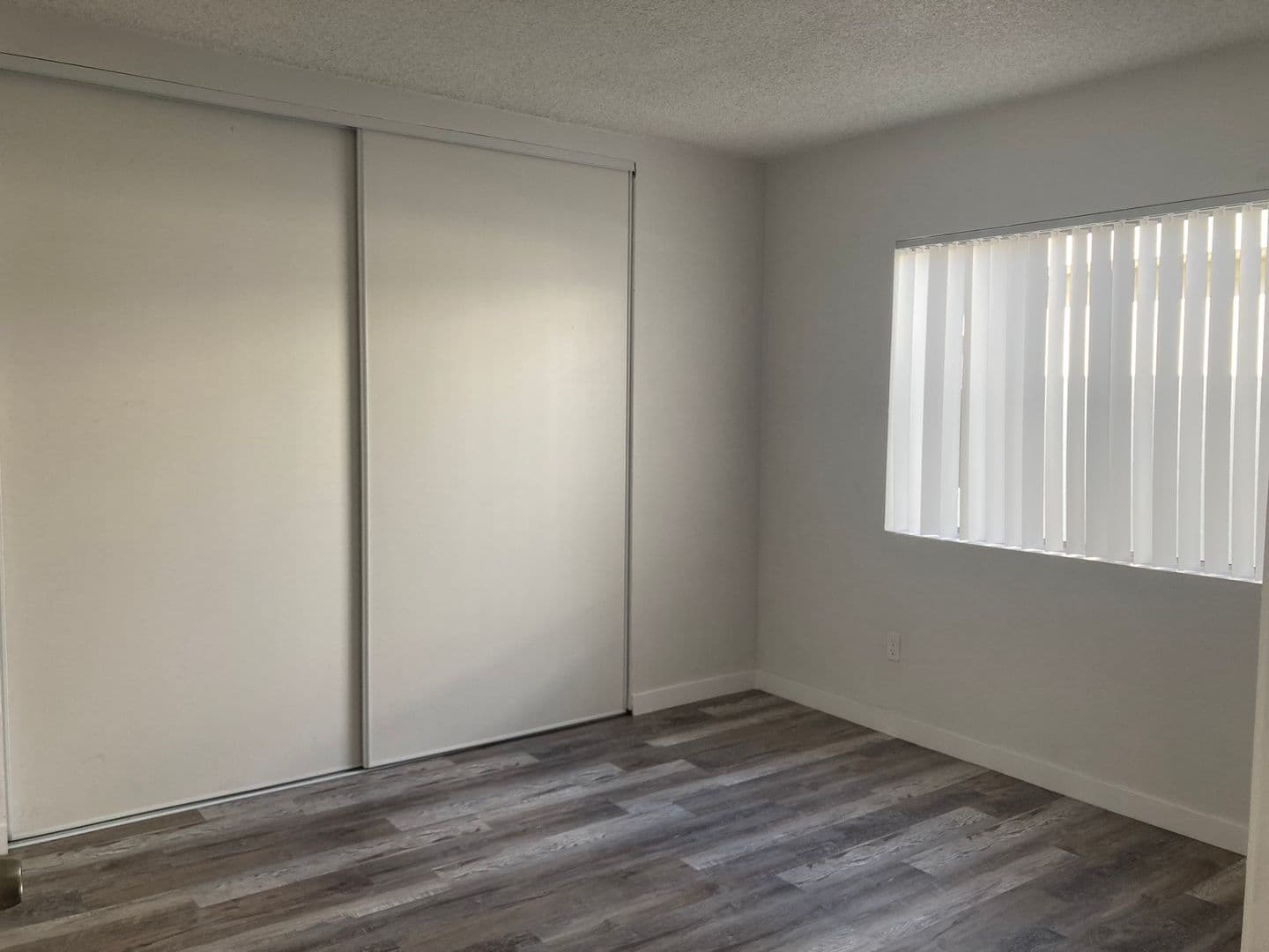 Los Angeles Apartment: 15537 Nordhoff St