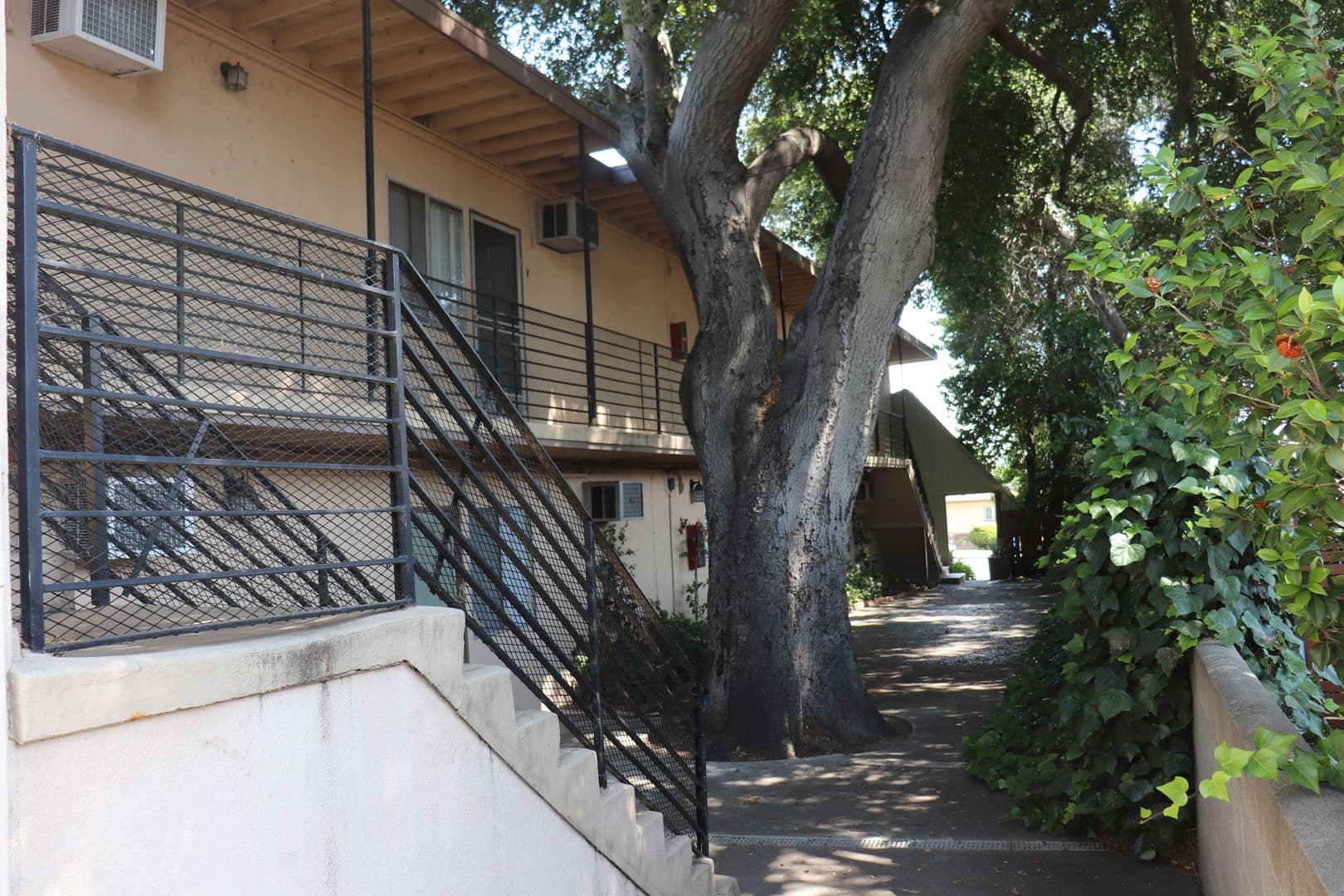 Monrovia Apartment: 729-733 W Foothill Blvd