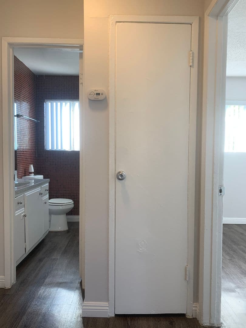 San Fernando Apartment: 650 Glenoaks Boulevard