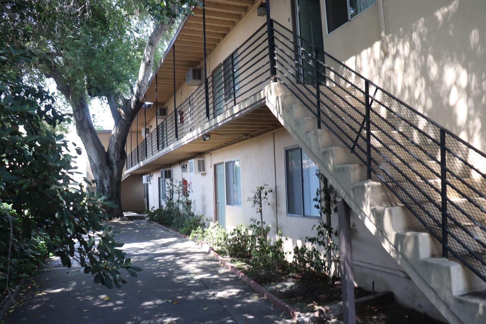 Monrovia Apartment: 729-733 W Foothill Blvd