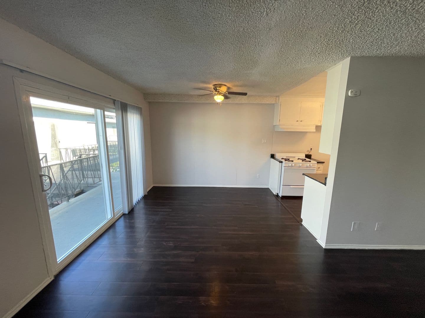 Canoga Park Apartment: 21827 Lanark St