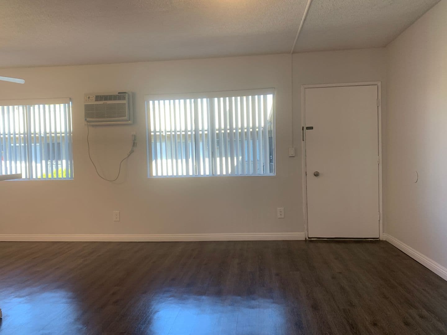 San Fernando Apartment: 650 Glenoaks Boulevard