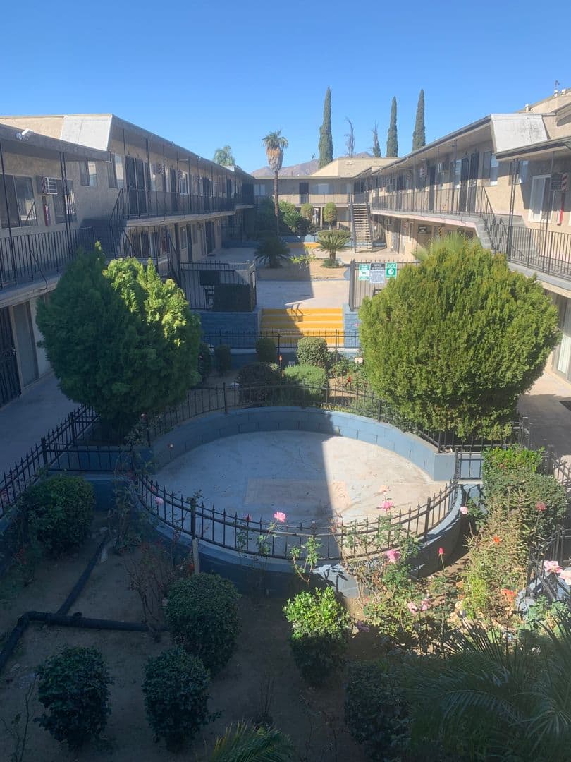 San Fernando Apartment: 650 Glenoaks Boulevard