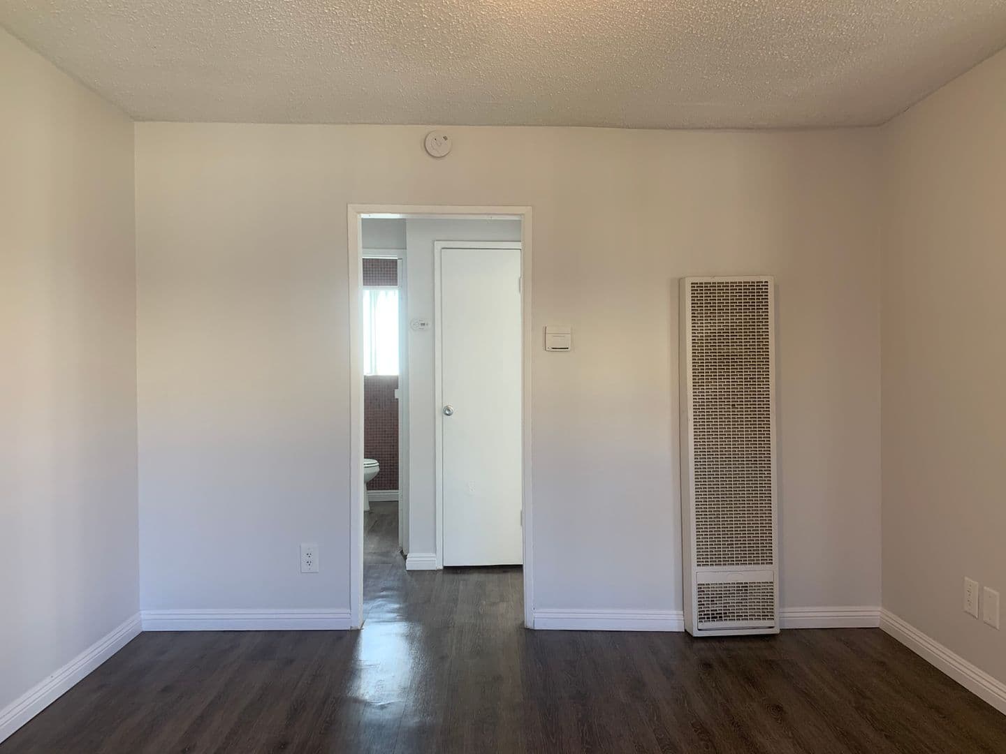 San Fernando Apartment: 650 Glenoaks Boulevard