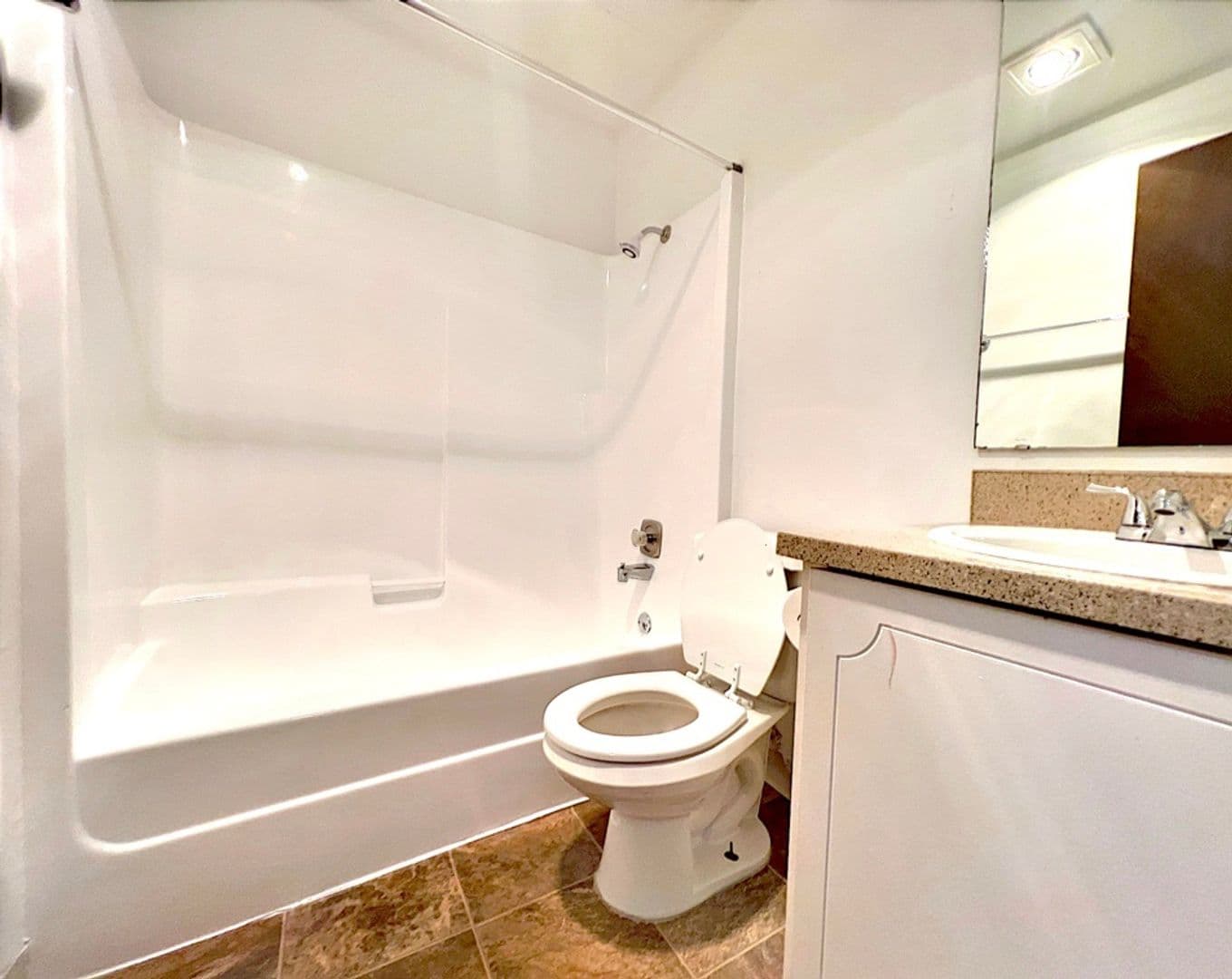Pasco Apartment: 2524 W Sylvester St.