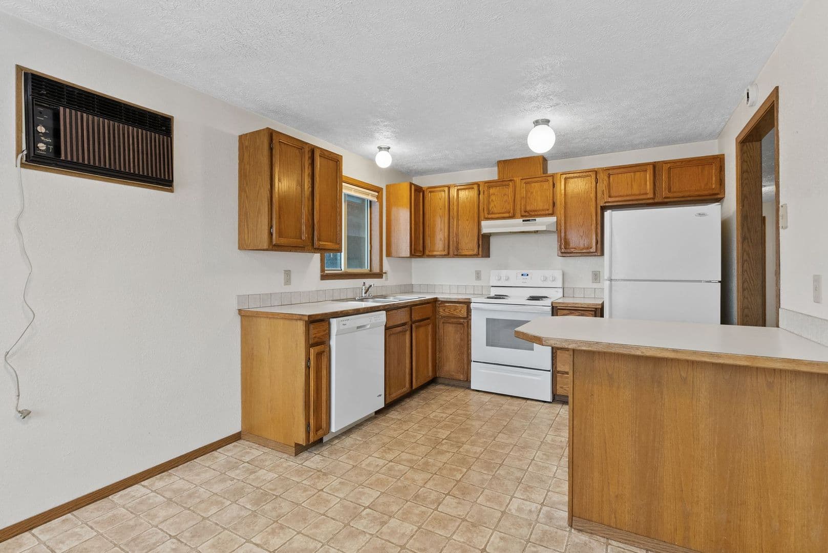 Medical Lake Apartment: 314 N LeFevre St
