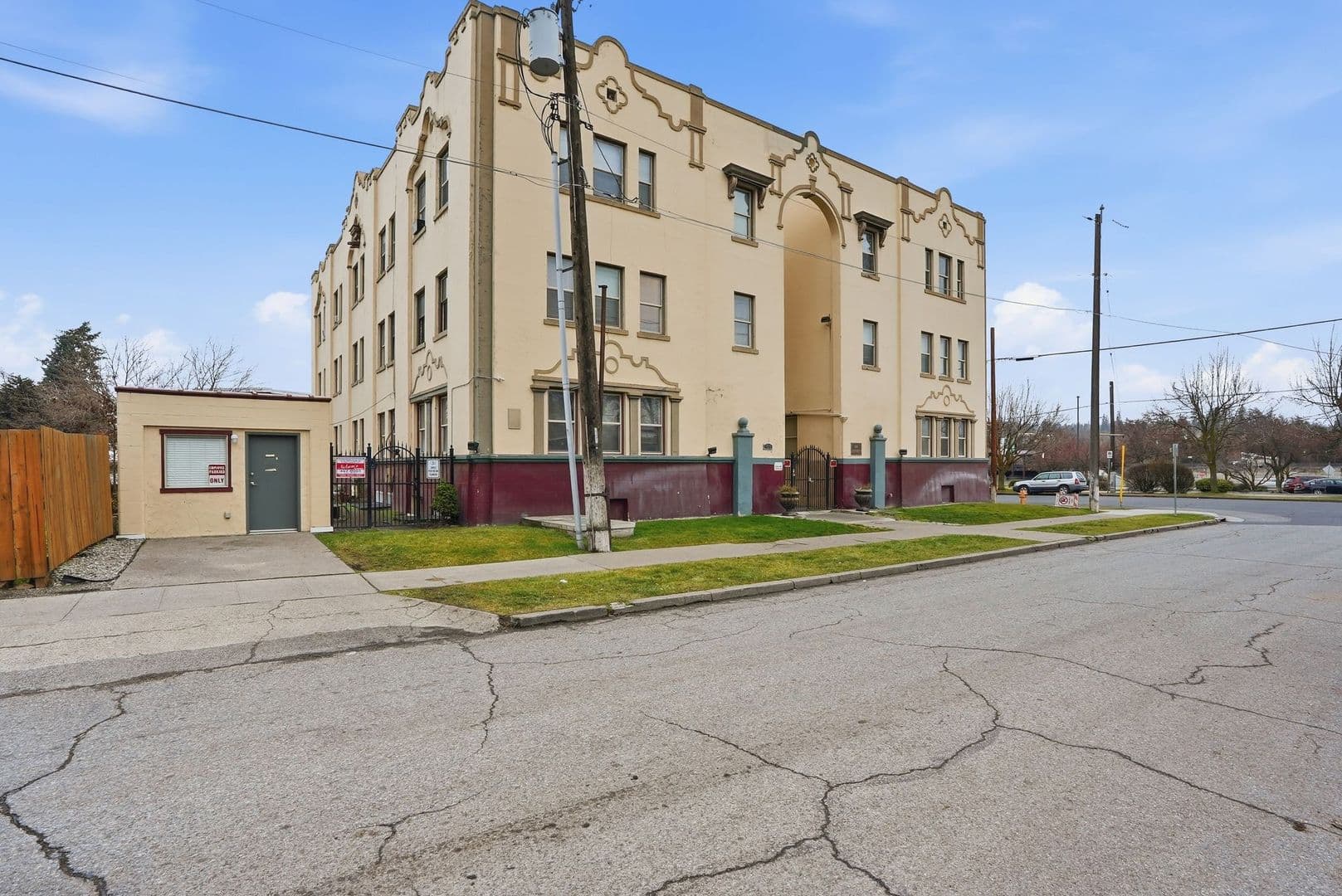 Spokane Apartment: 155 S Oak St