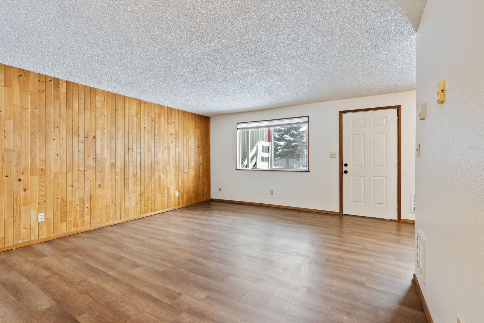 Medical Lake Apartment: 314 N LeFevre St
