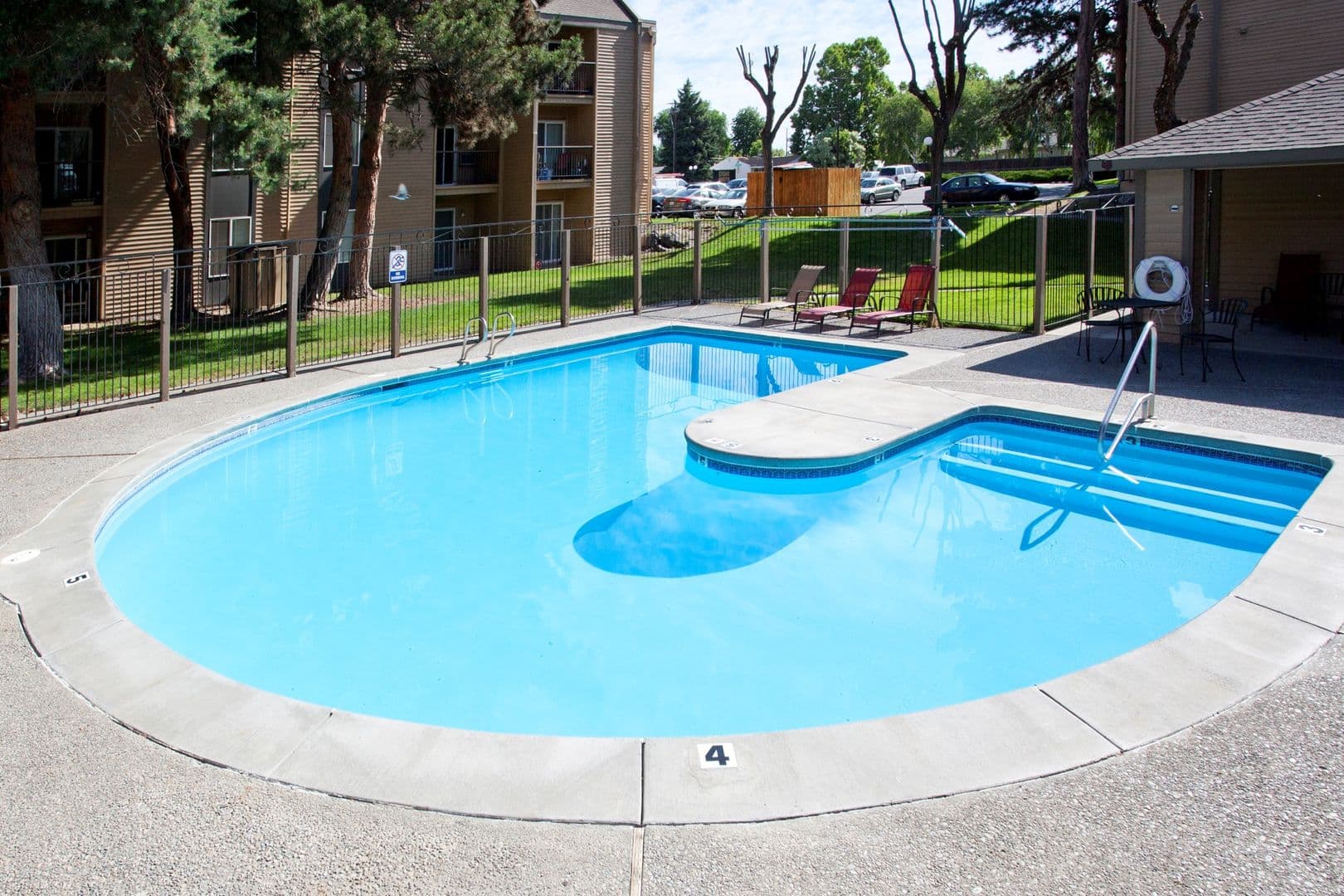 Richland Apartment: 1621 George Washington Way