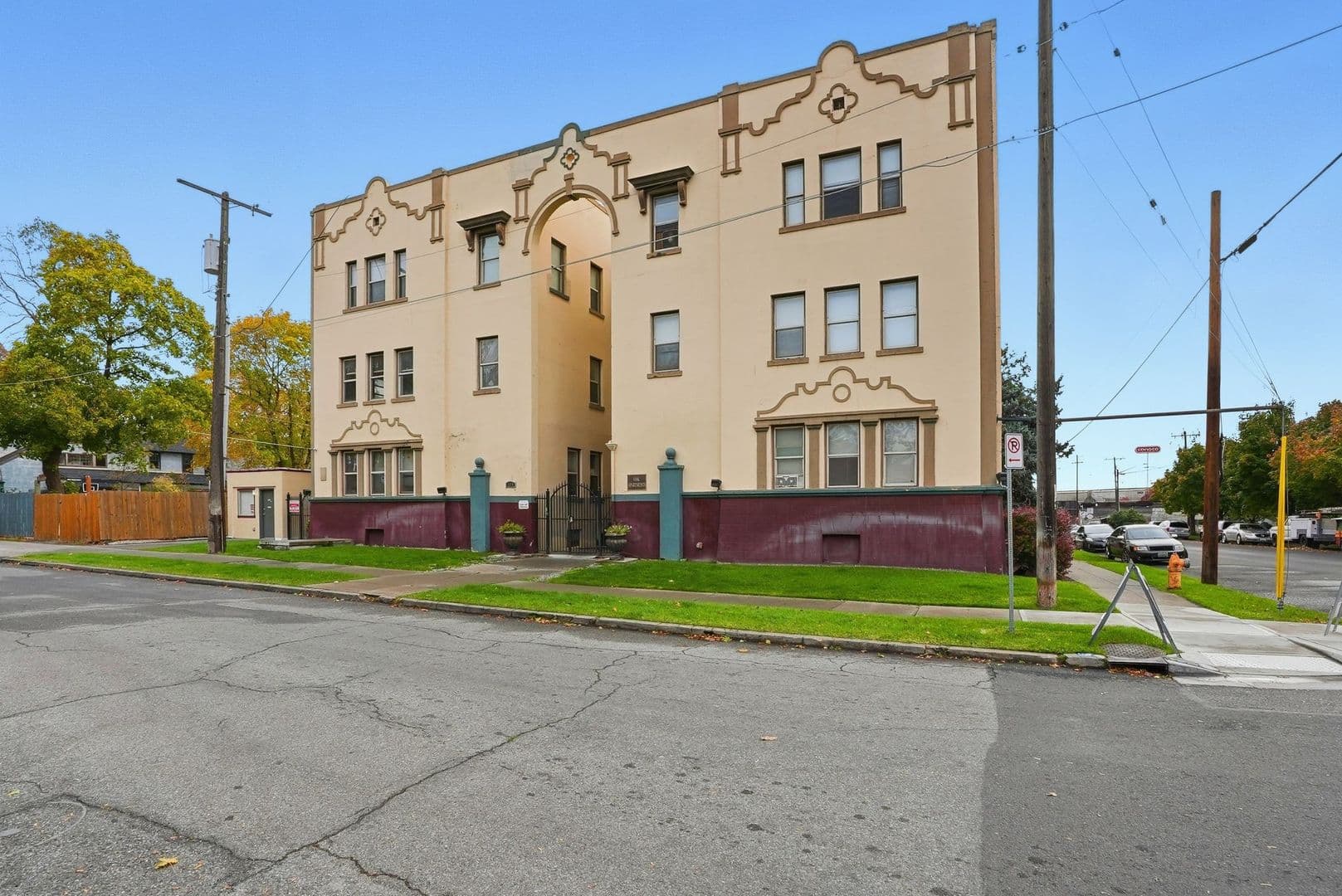 Spokane Apartment: 155 S Oak St