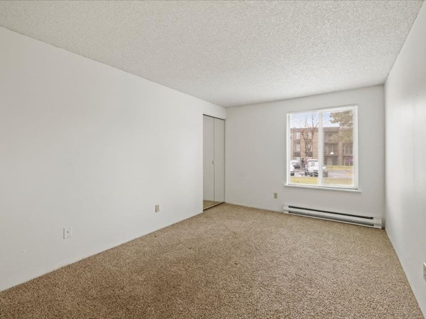 Richland Apartment: 1621 George Washington Way