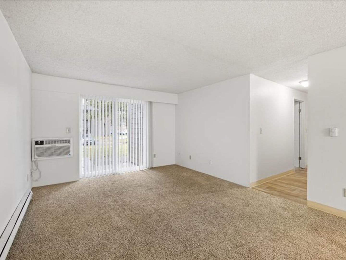Richland Apartment: 1621 George Washington Way