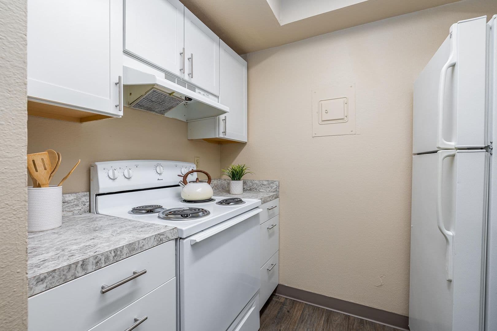 Richland Apartment: 1621 George Washington Way