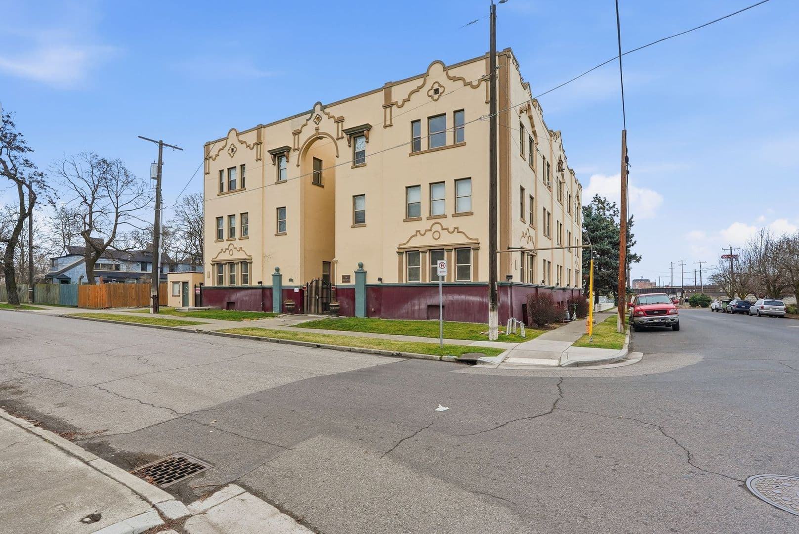 Spokane Apartment: 155 S Oak St