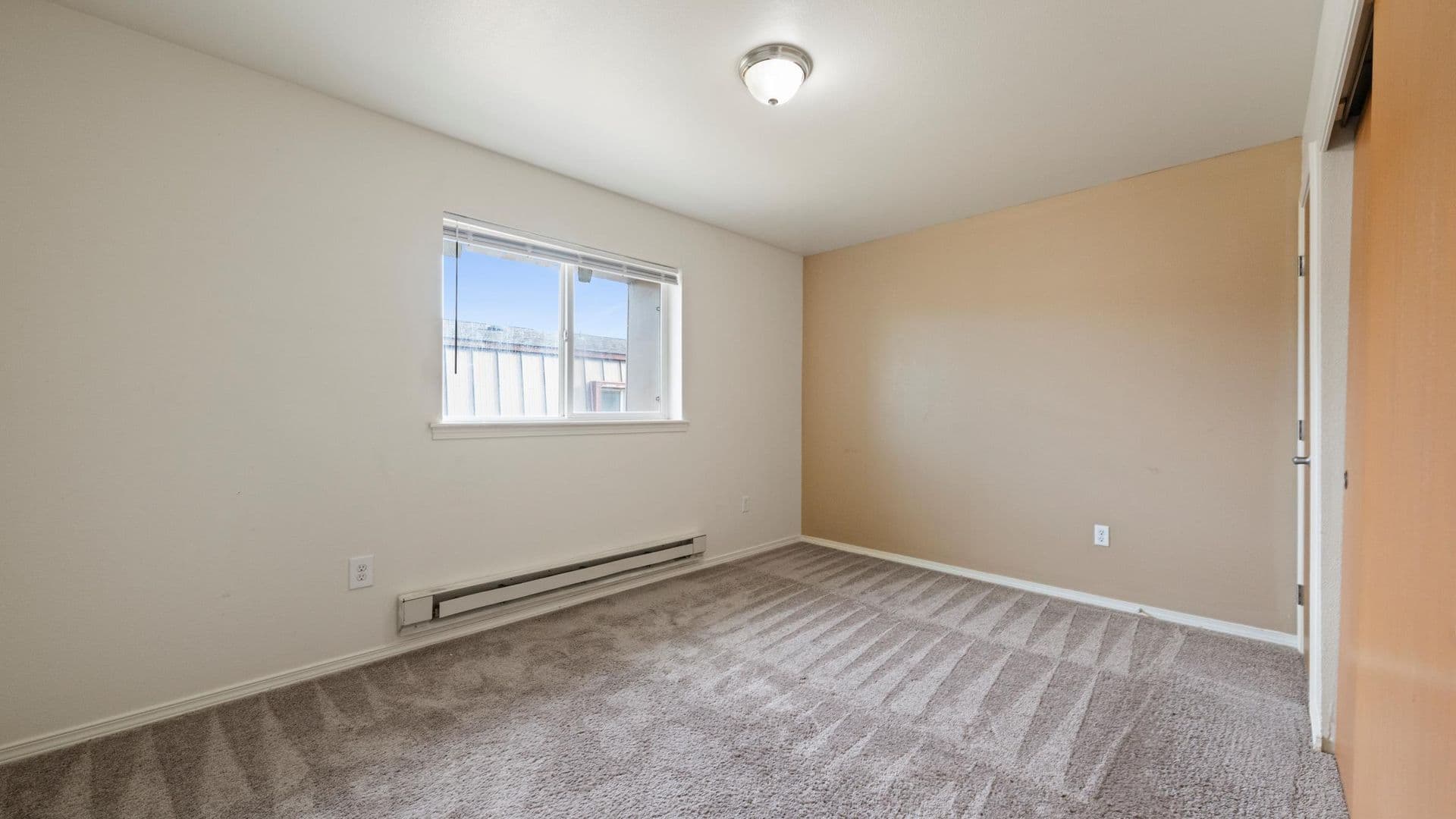 Kennewick Apartment: 4711 W Metaline Avenue