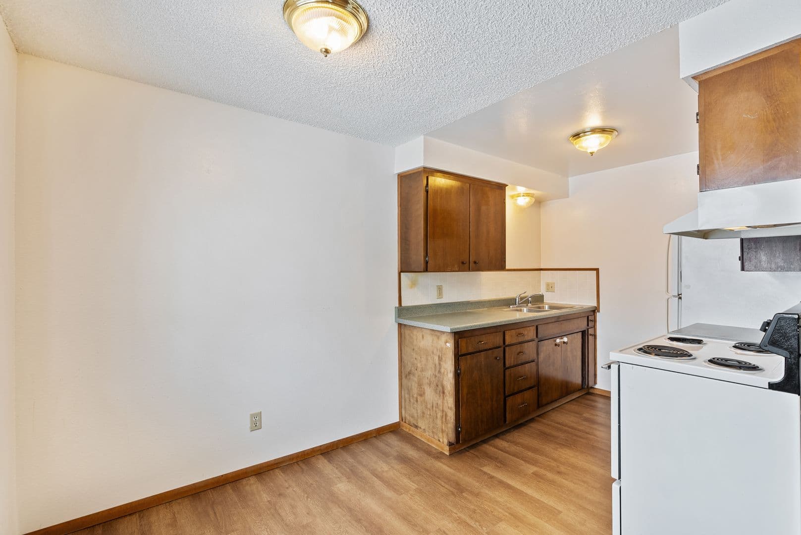 Medical Lake Apartment: 314 N LeFevre St