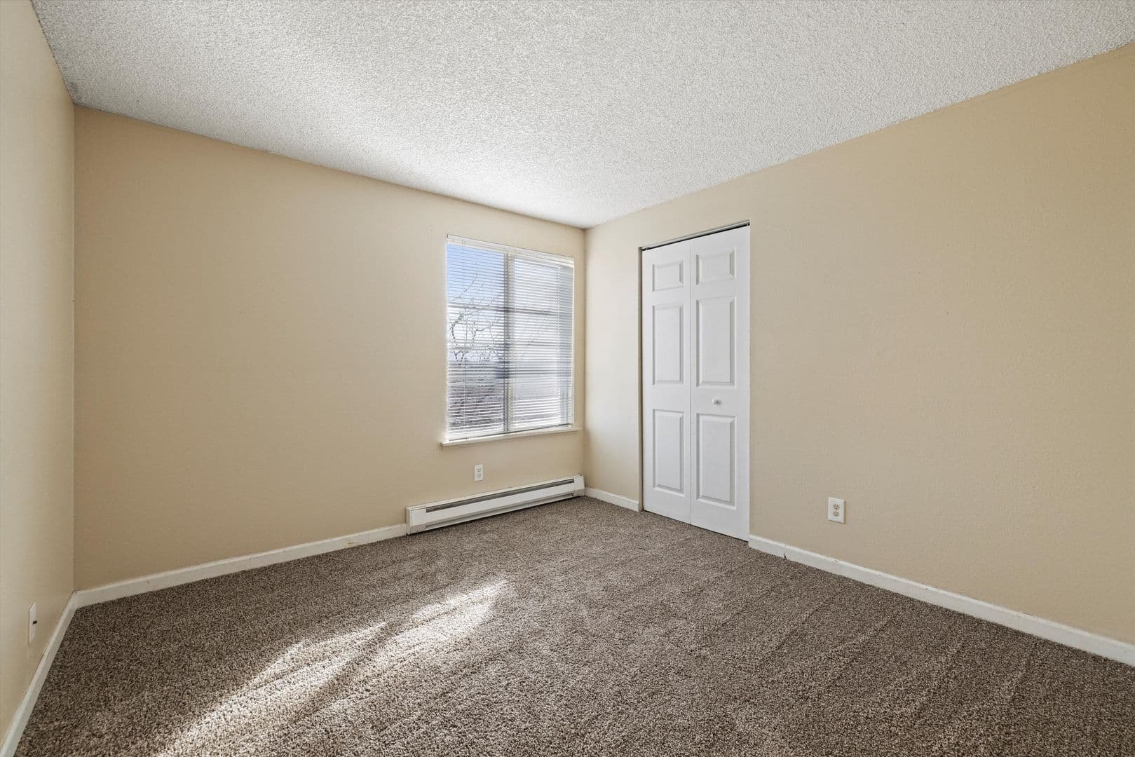 Richland Apartment: 1621 George Washington Way