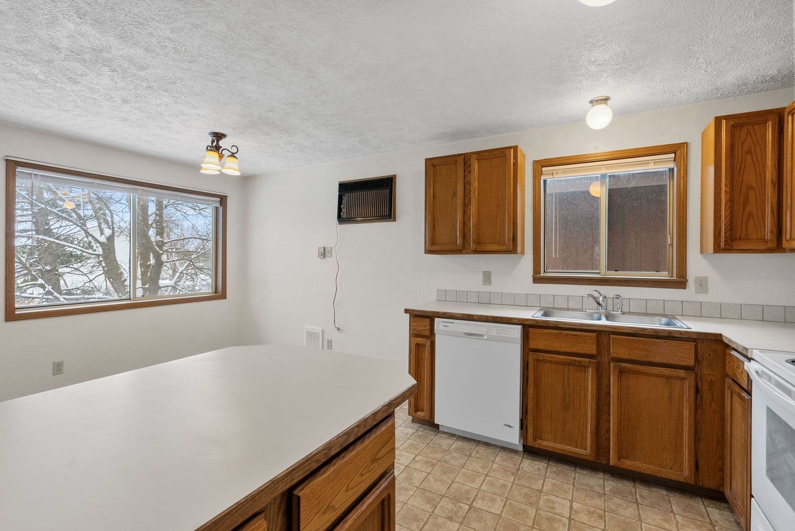 Medical Lake Apartment: 314 N LeFevre St
