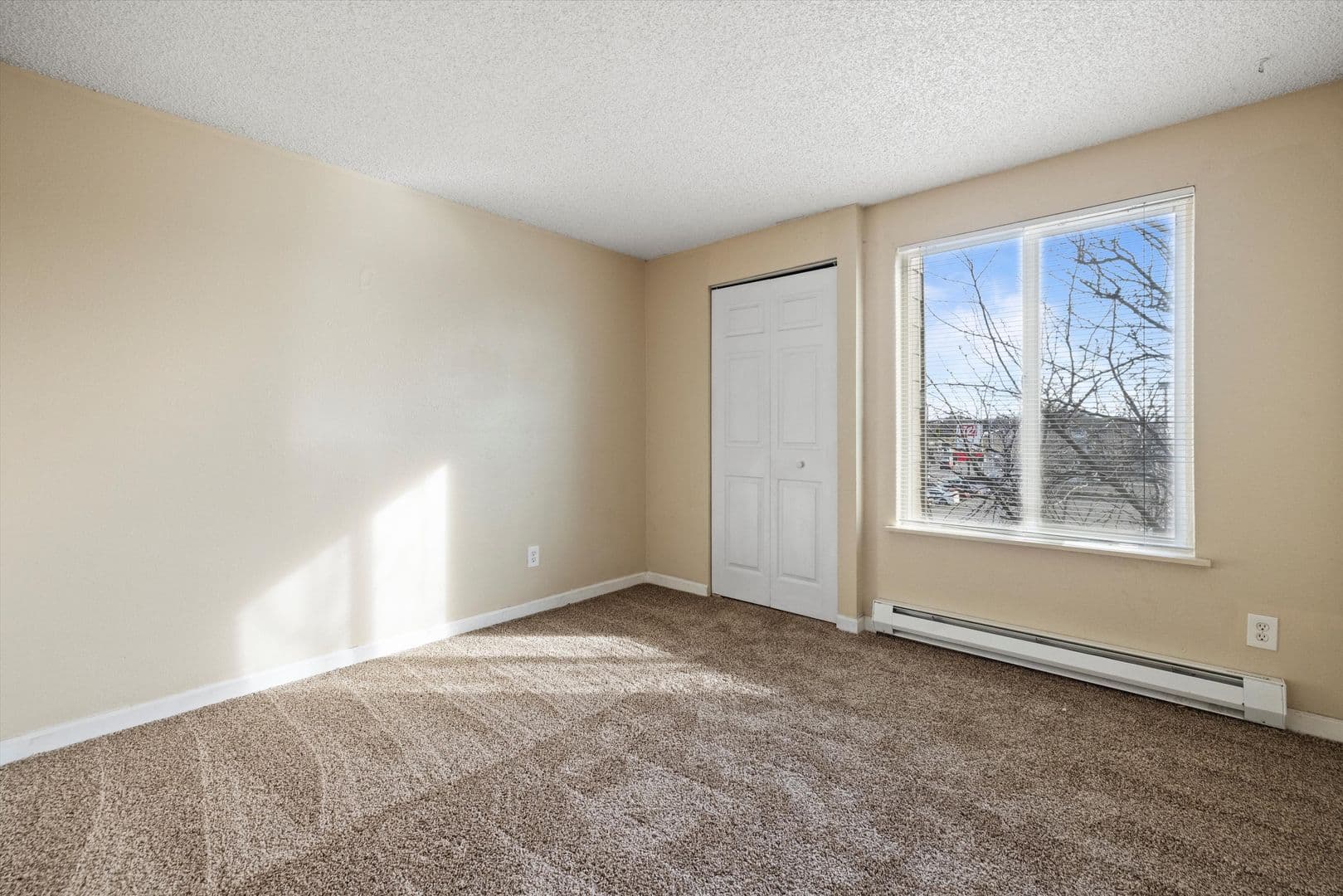 Richland Apartment: 1621 George Washington Way