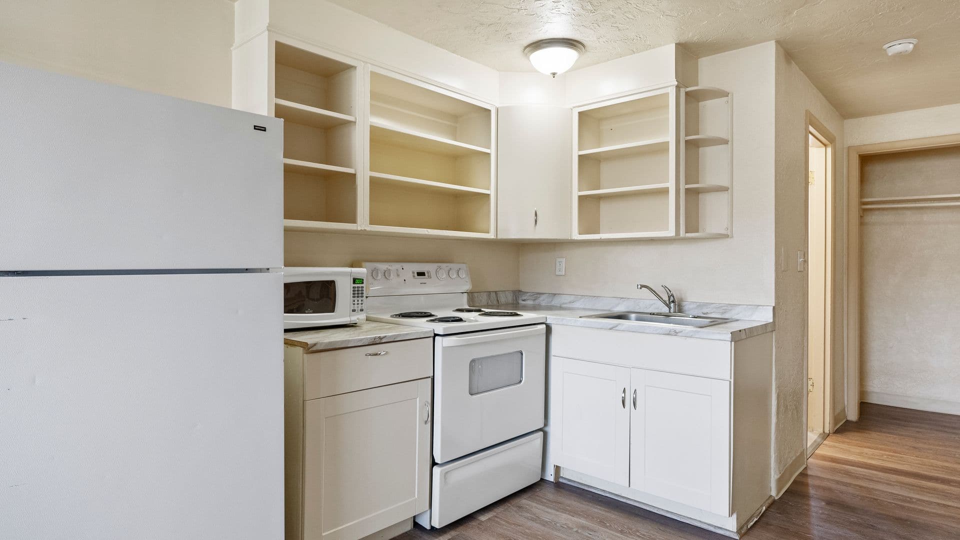 Pasco Apartment: 1740 N 5th Ave