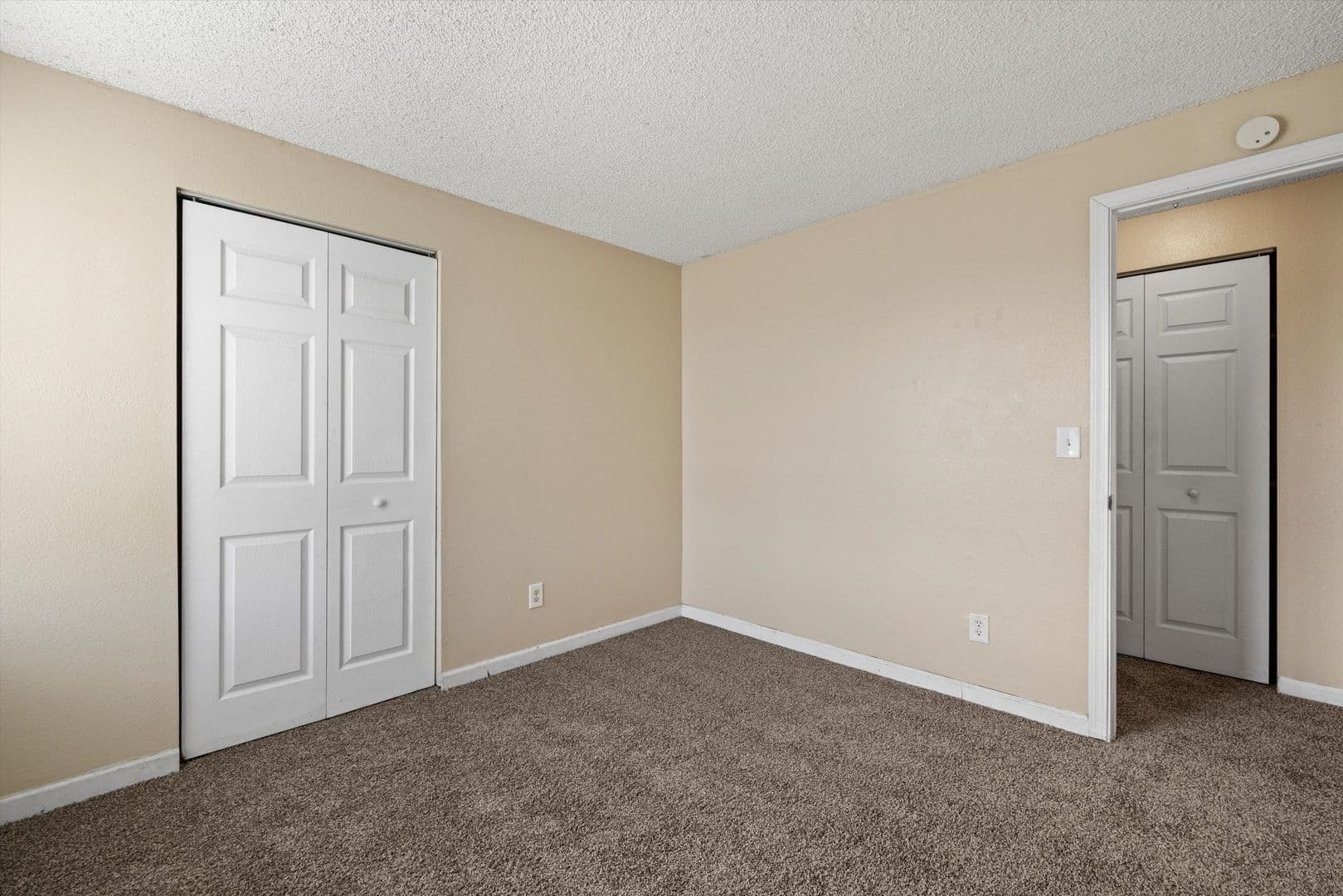 Richland Apartment: 1621 George Washington Way