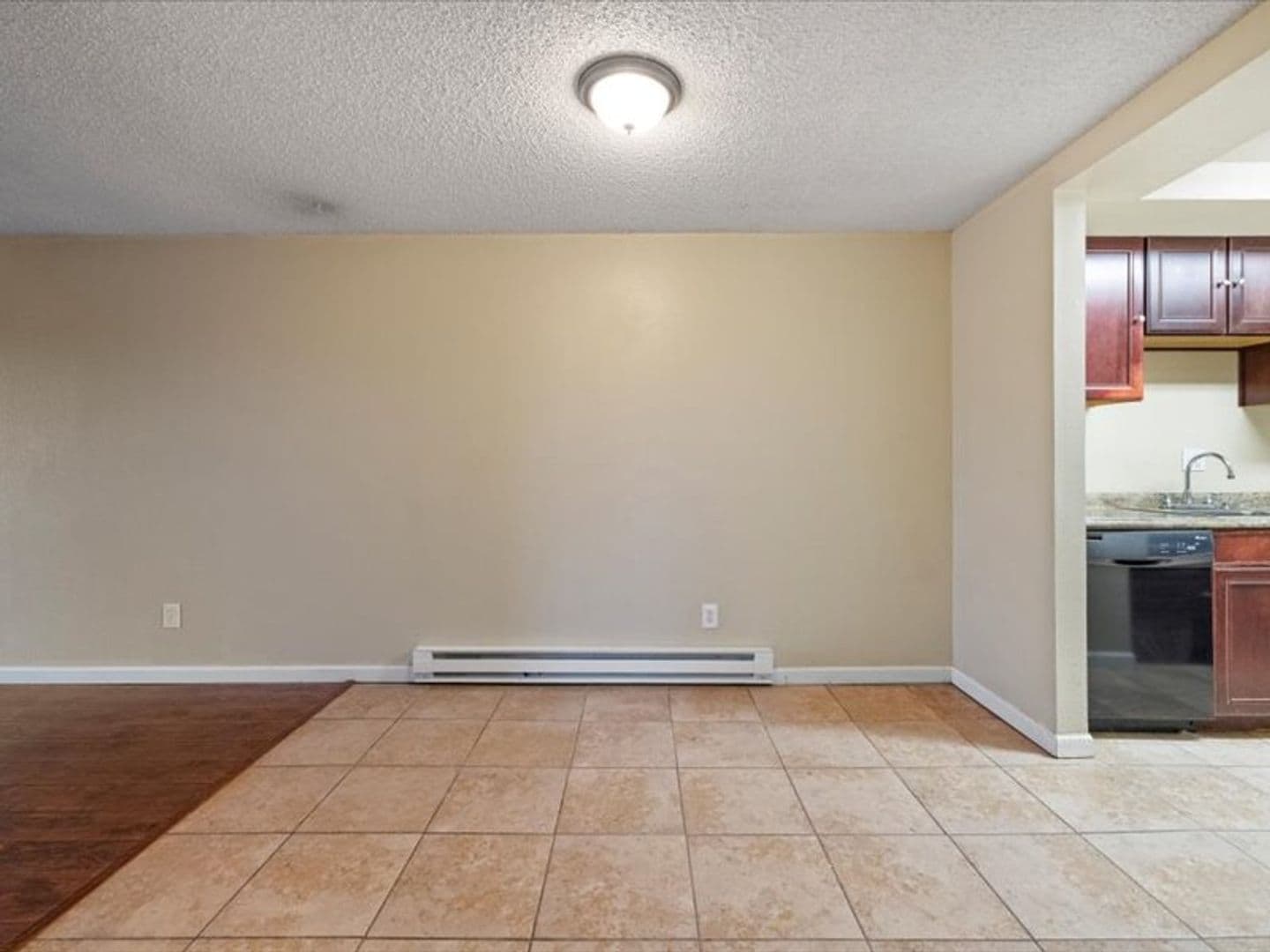 Richland Apartment: 1621 George Washington Way
