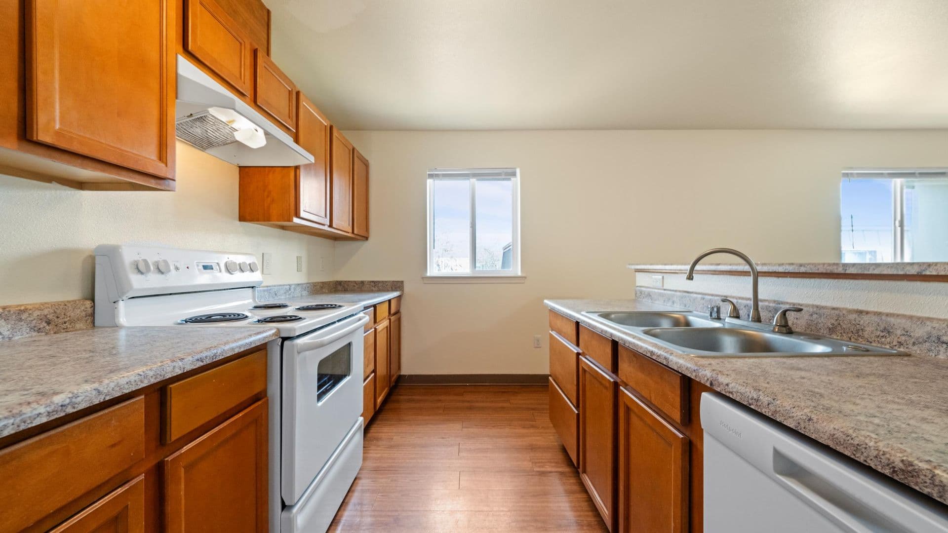 Kennewick Apartment: 4711 W Metaline Avenue