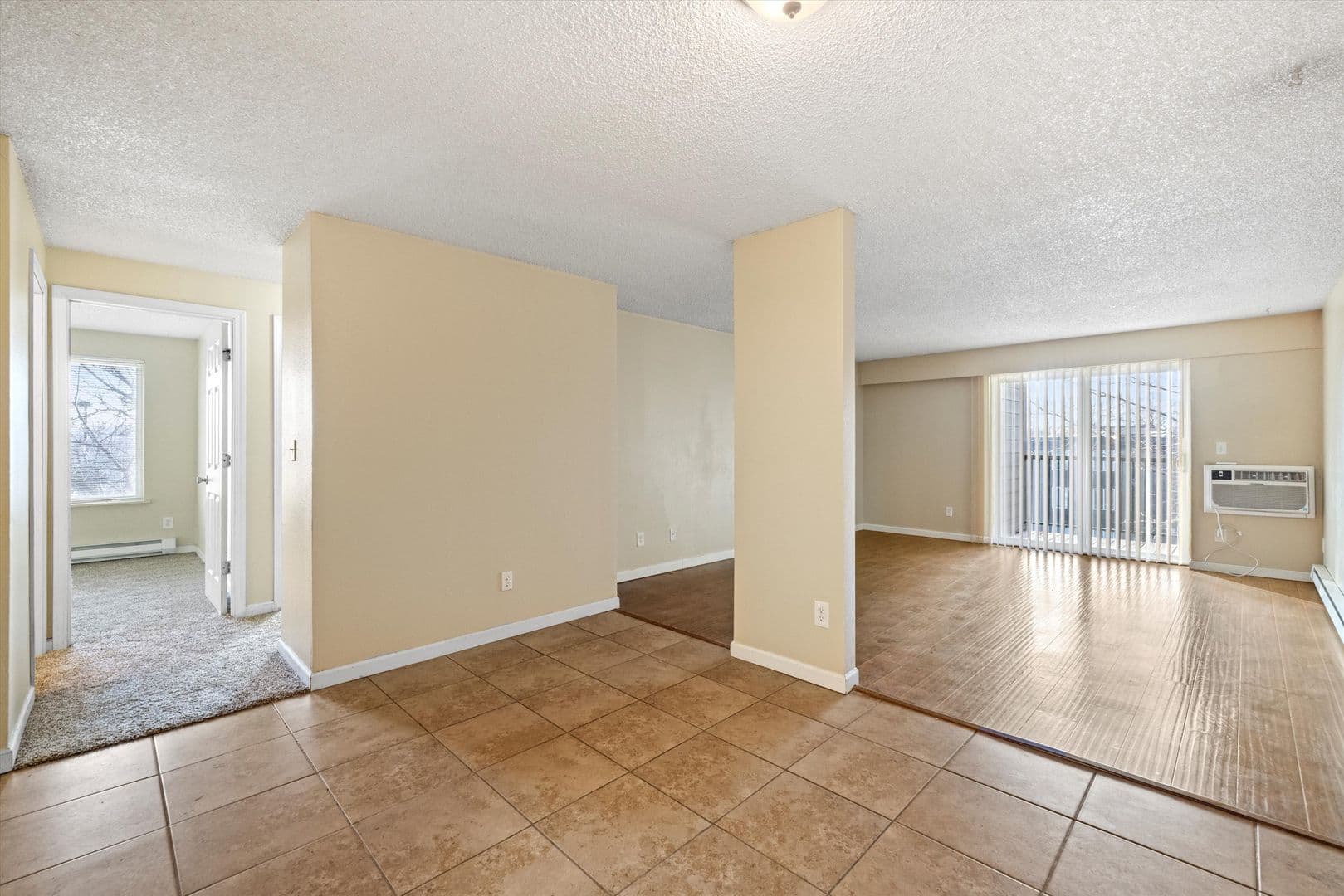 Richland Apartment: 1621 George Washington Way