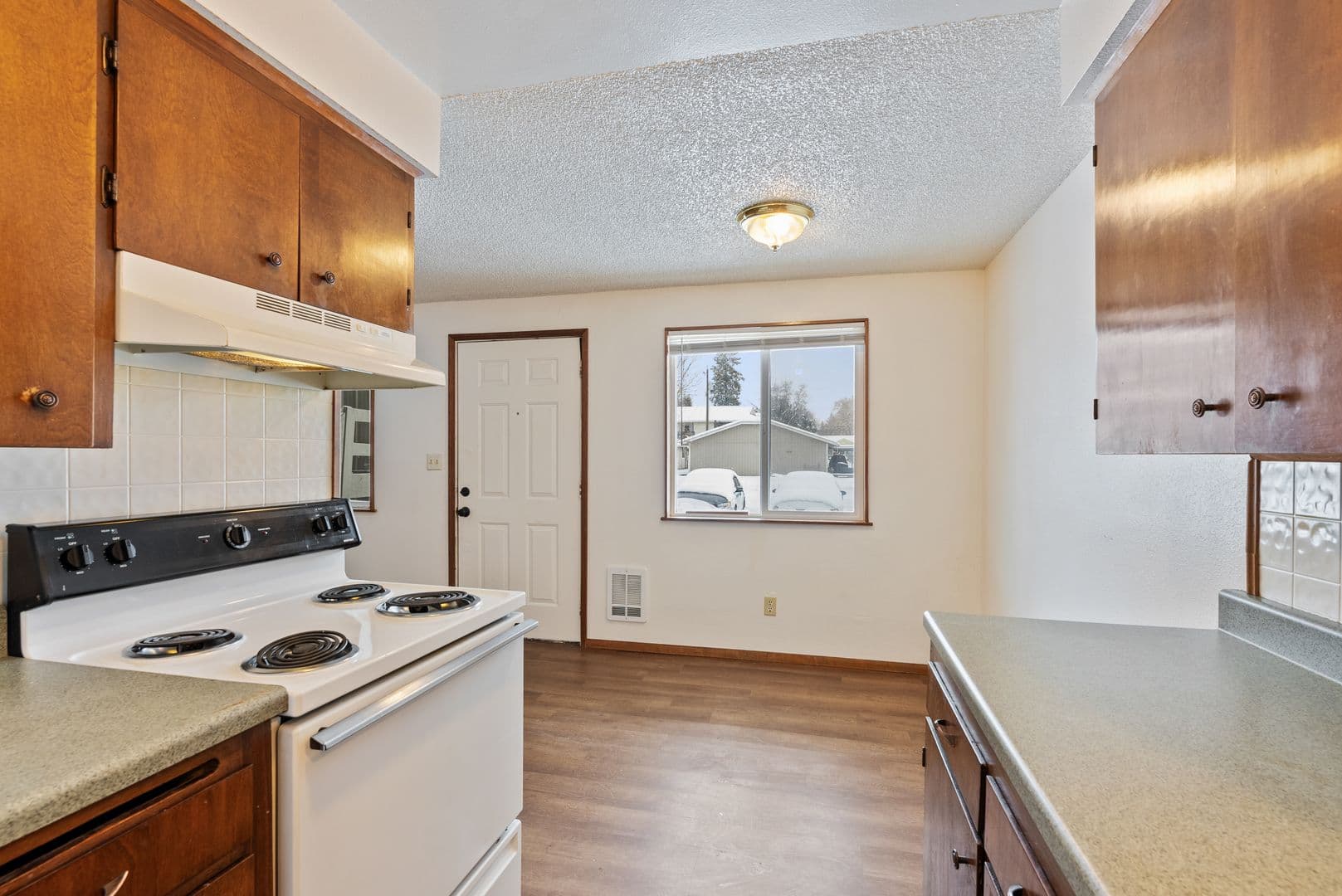 Medical Lake Apartment: 314 N LeFevre St