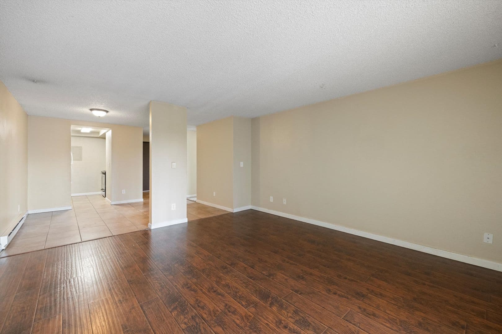 Richland Apartment: 1621 George Washington Way