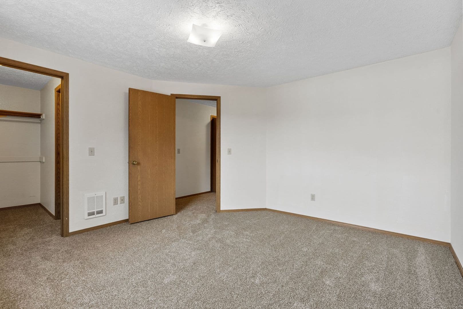 Medical Lake Apartment: 314 N LeFevre St