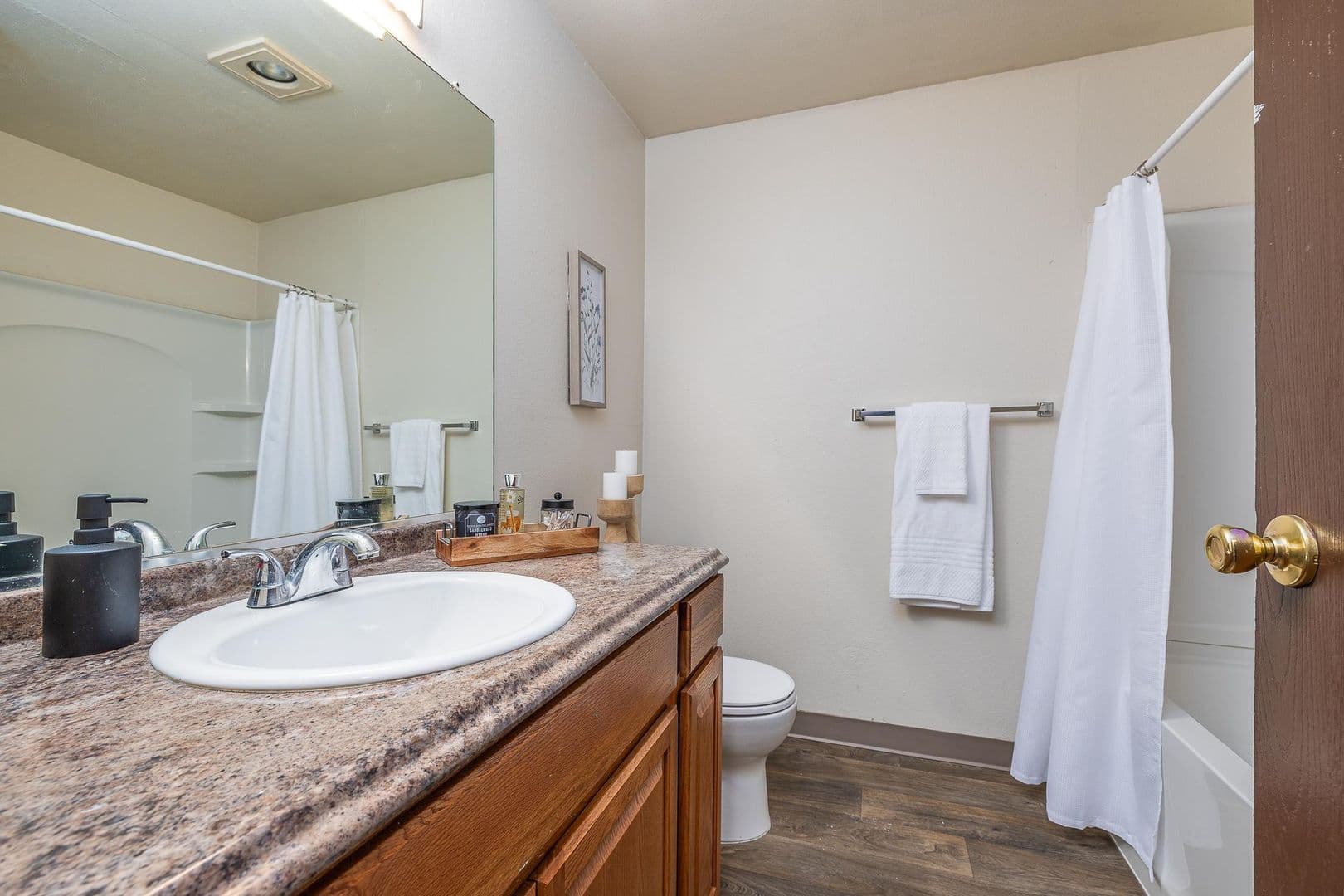 Richland Apartment: 1621 George Washington Way
