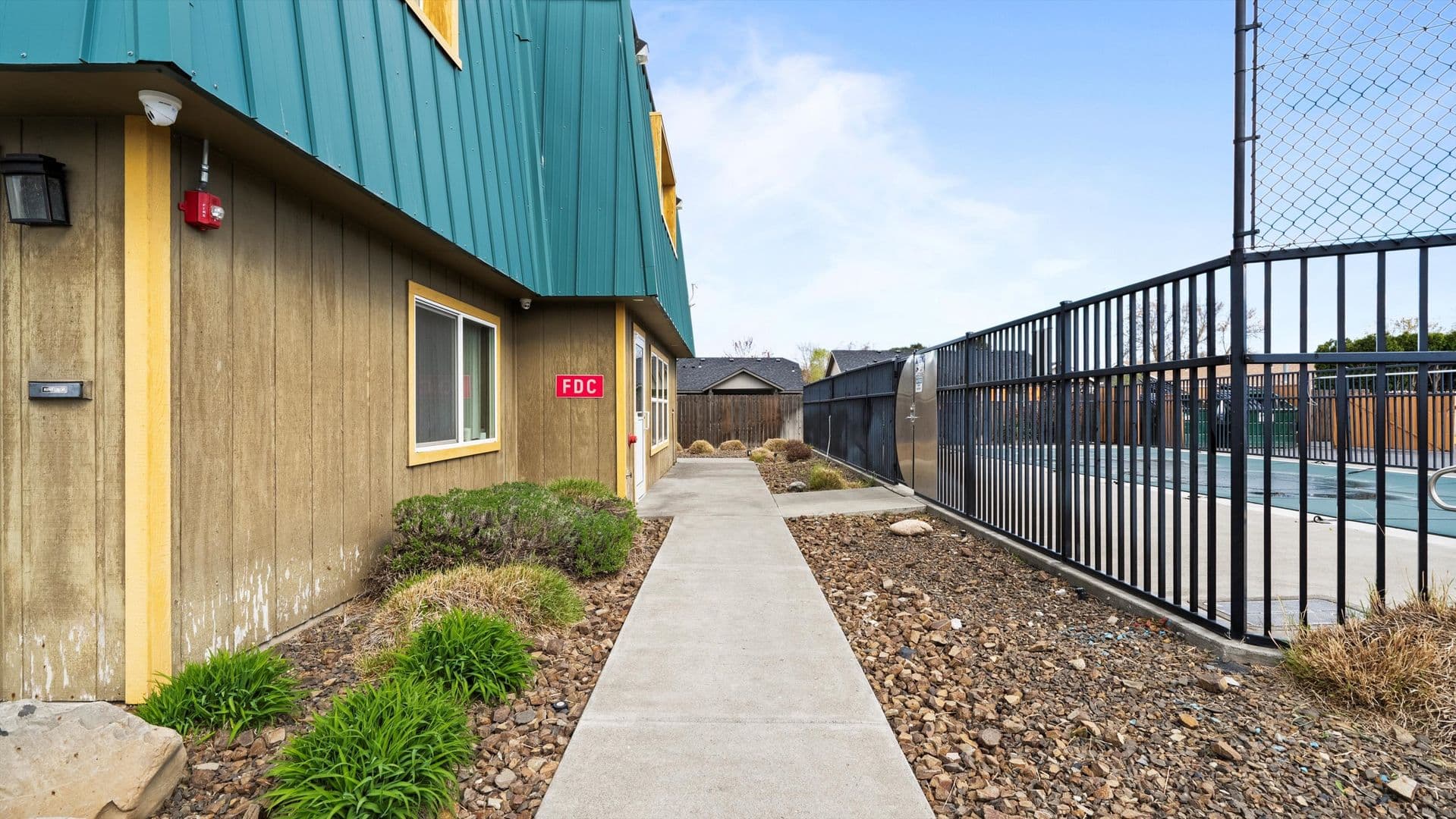 Kennewick Apartment: 4711 W Metaline Avenue