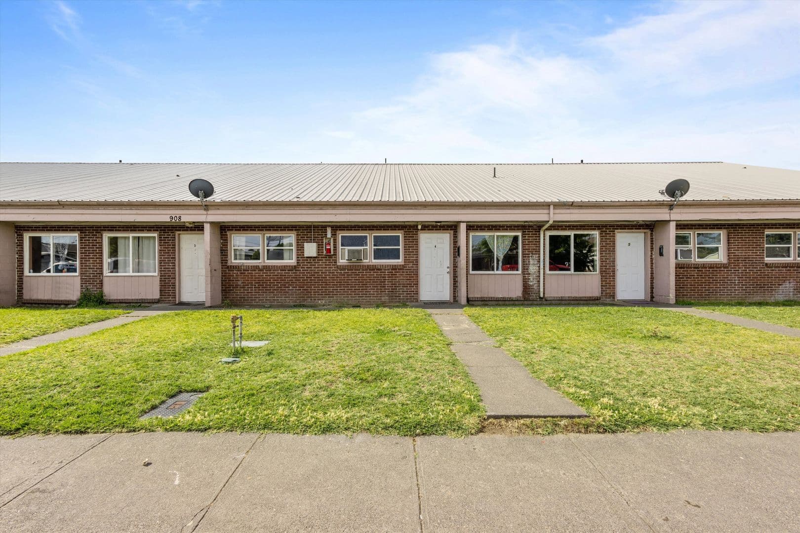 Pasco Apartment: 908 W Ruby