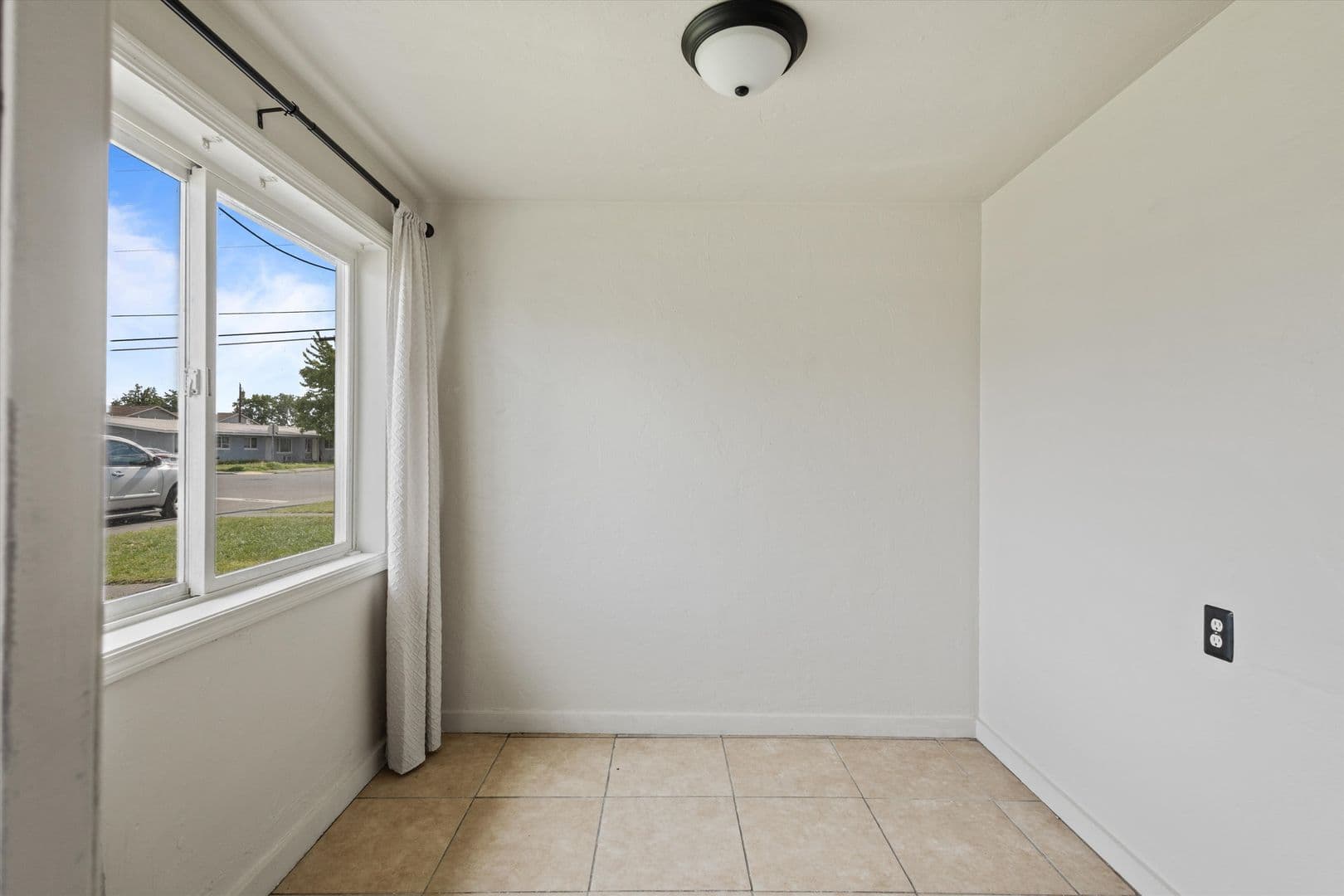 Pasco Apartment: 908 W Ruby