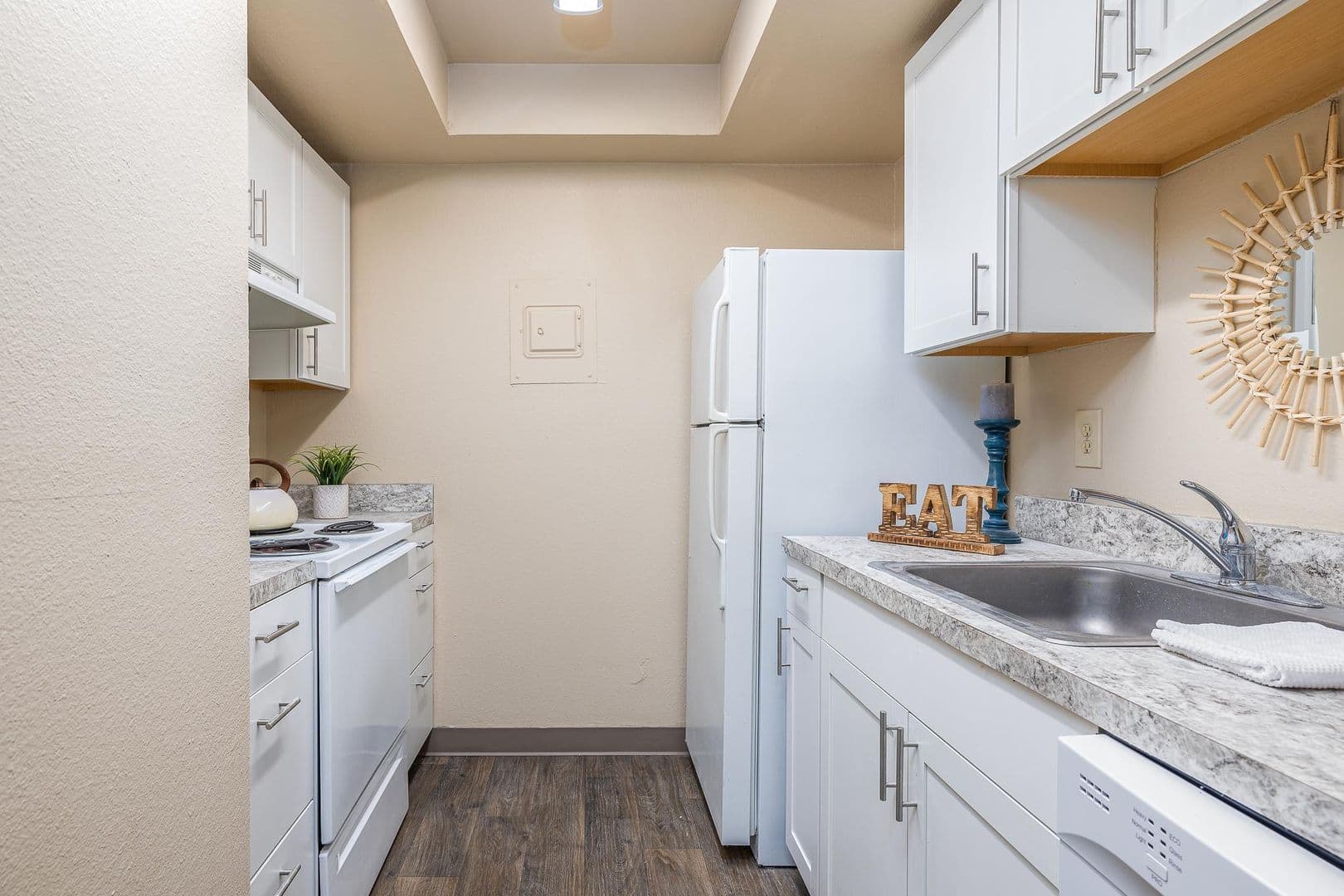 Richland Apartment: 1621 George Washington Way