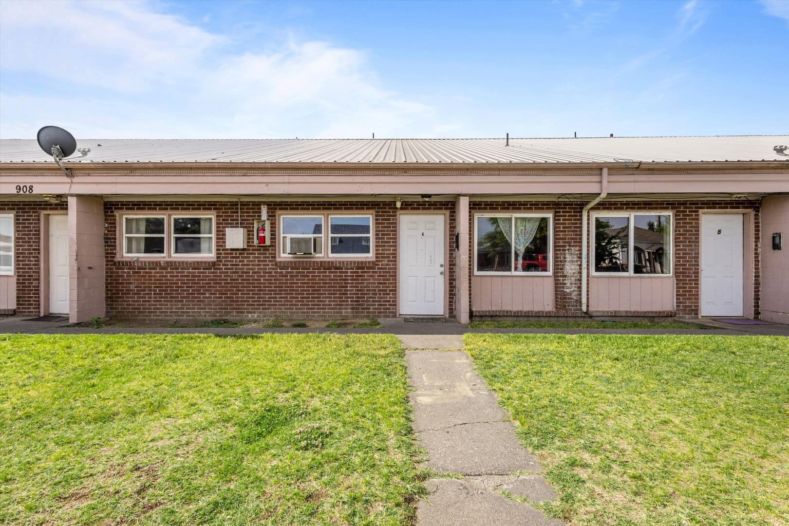 Pasco Apartment: 908 W Ruby