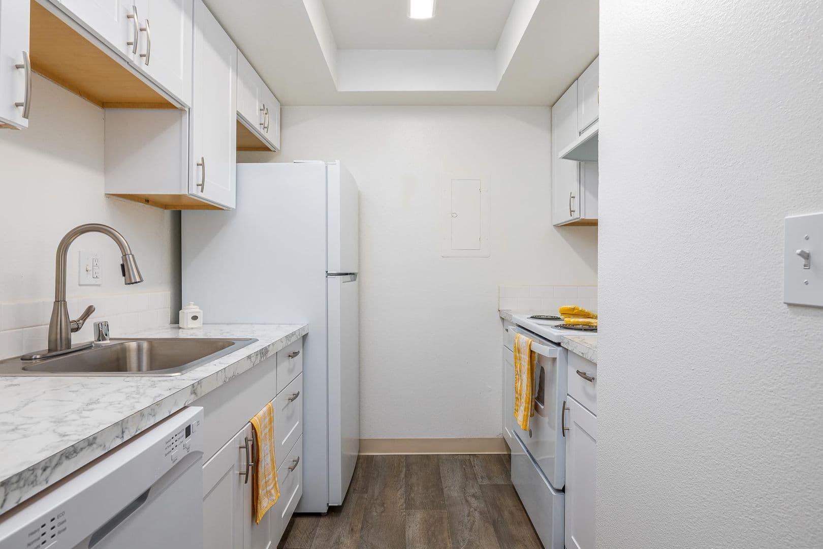 Richland Apartment: 1621 George Washington Way