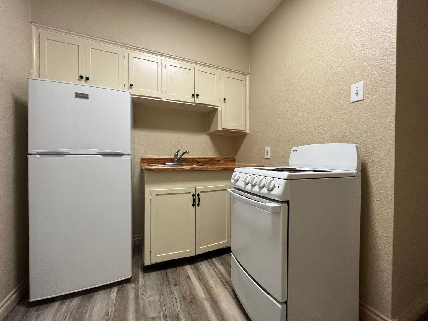 Spokane Apartment: 916 W Augusta Avenue