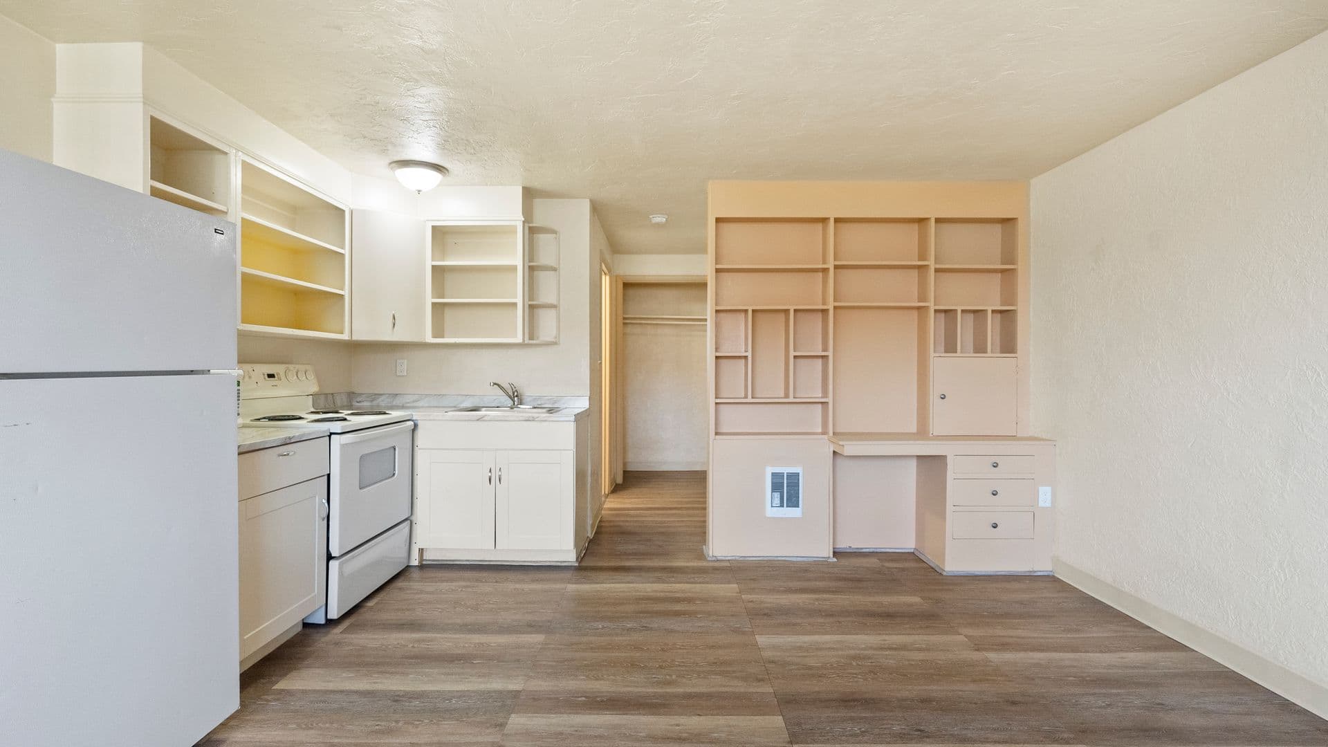 Pasco Apartment: 1740 N 5th Ave