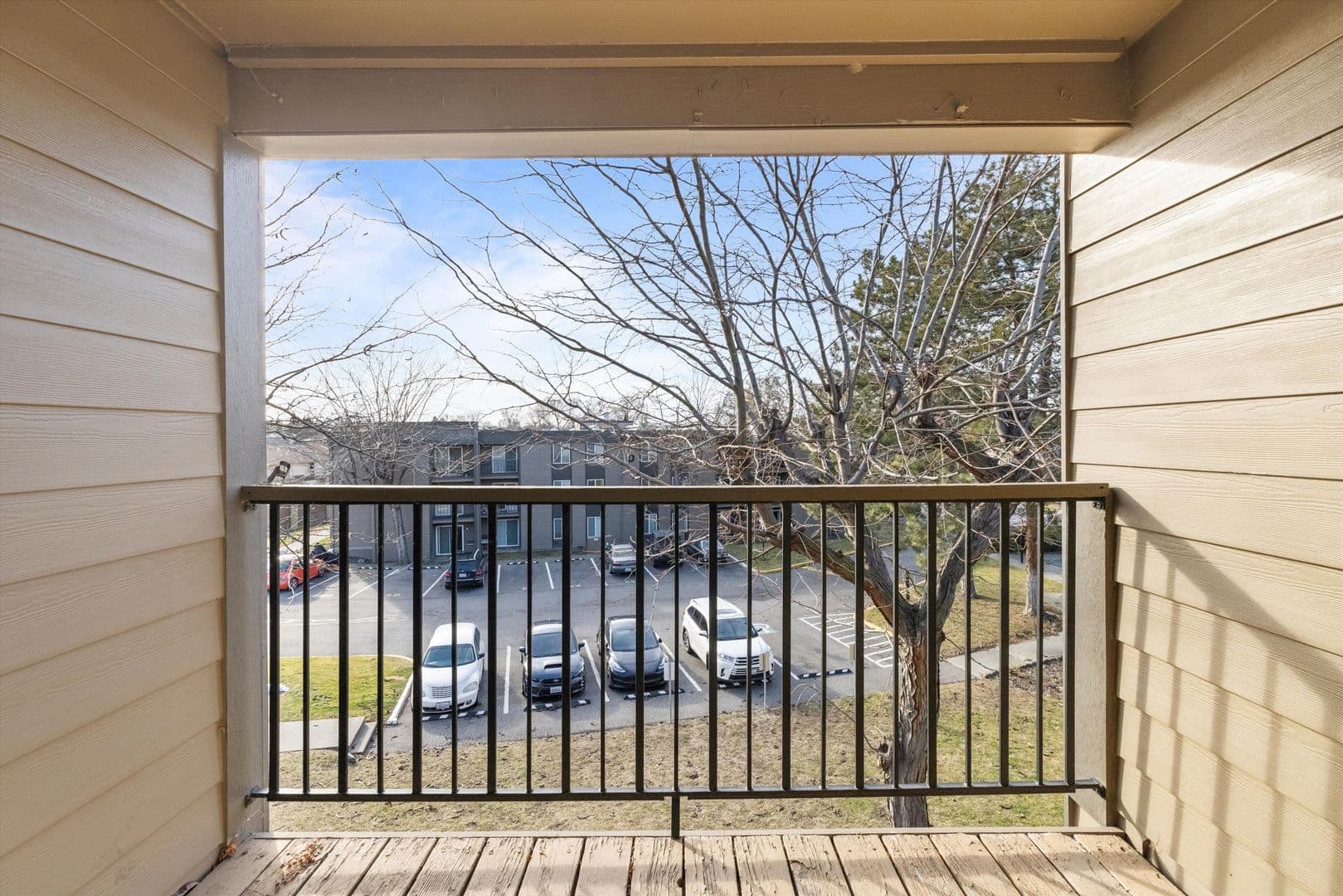 Richland Apartment: 1621 George Washington Way