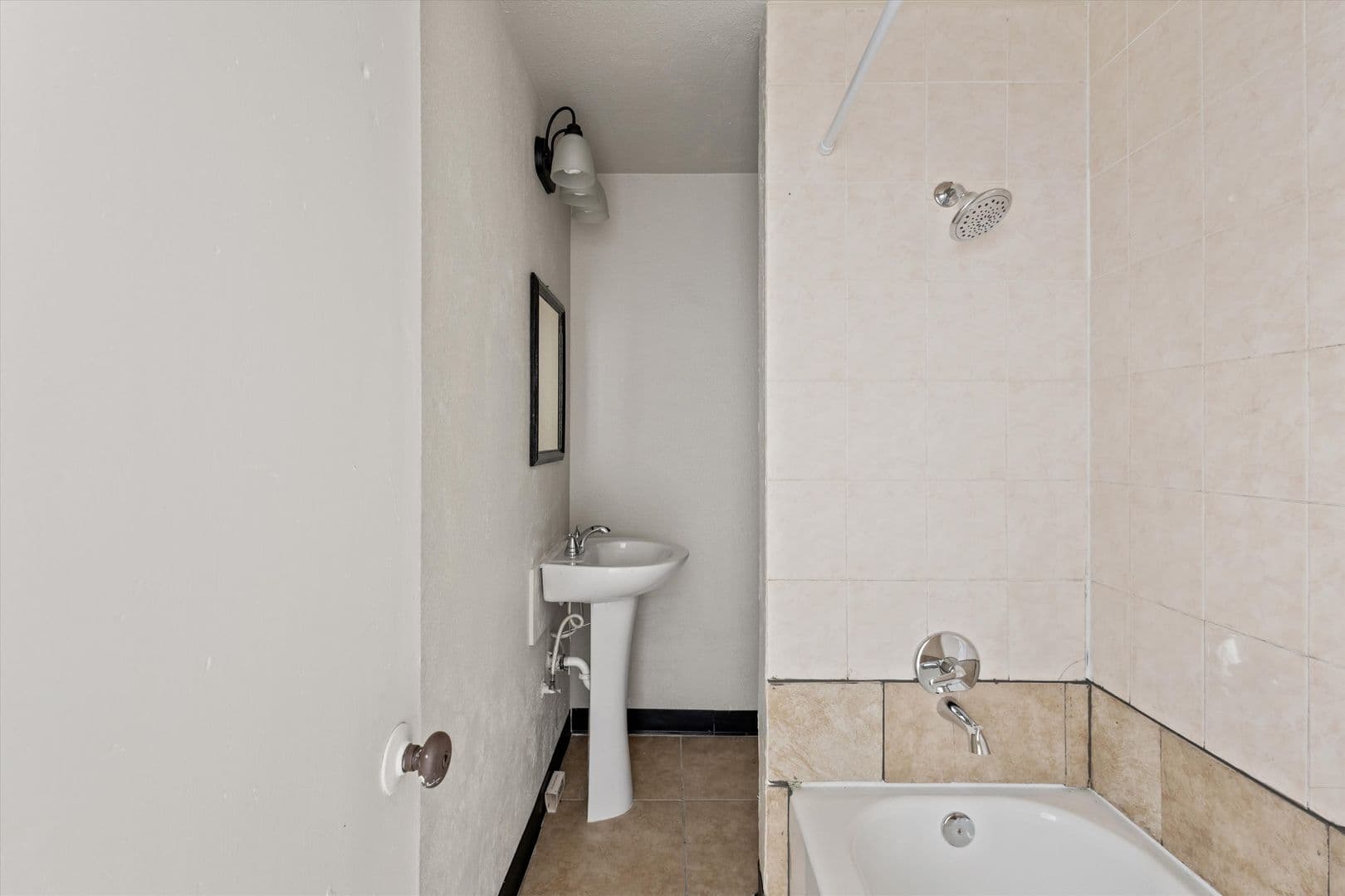 Pasco Apartment: 908 W Ruby