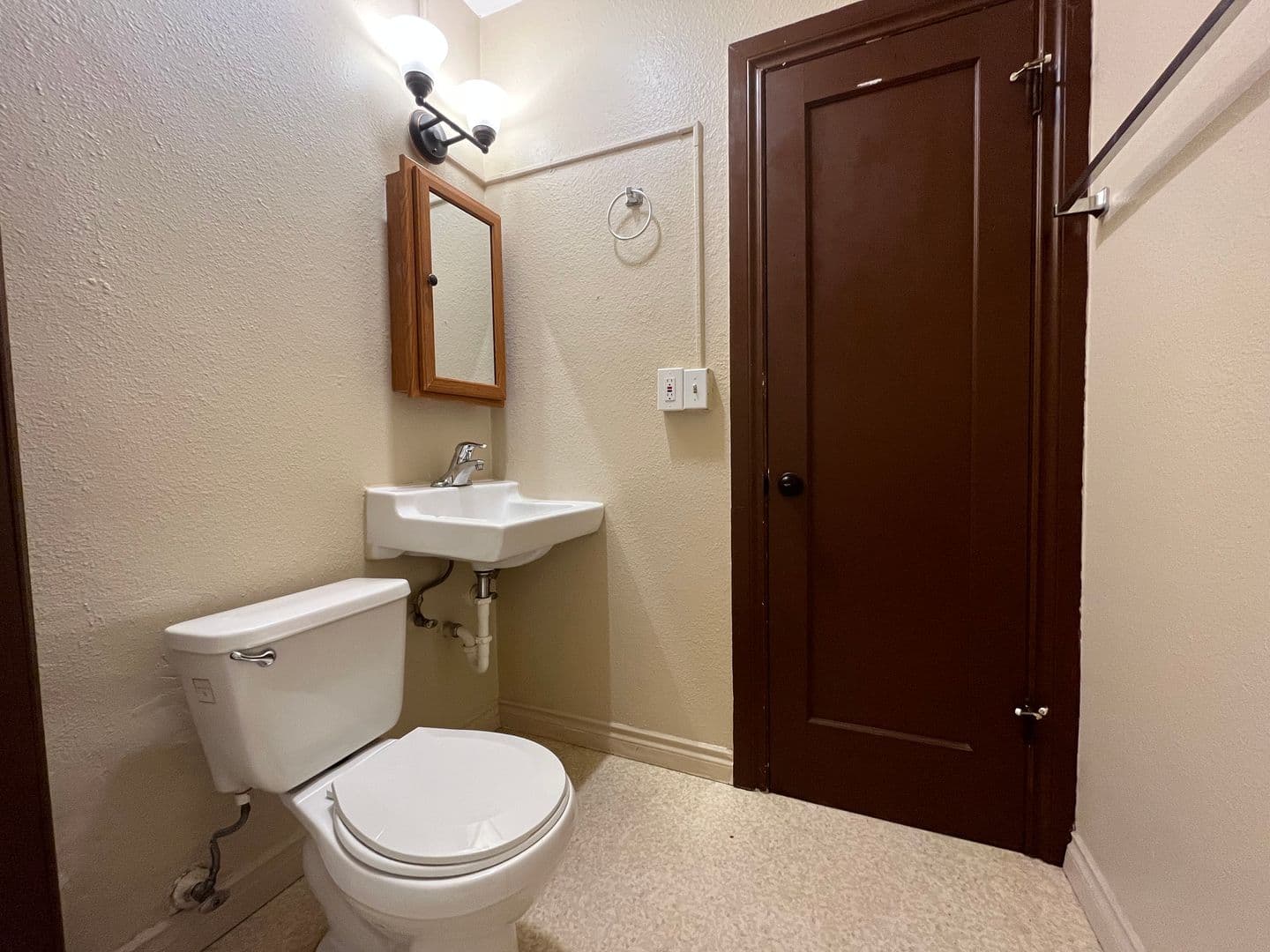 Spokane Apartment: 916 W Augusta Avenue