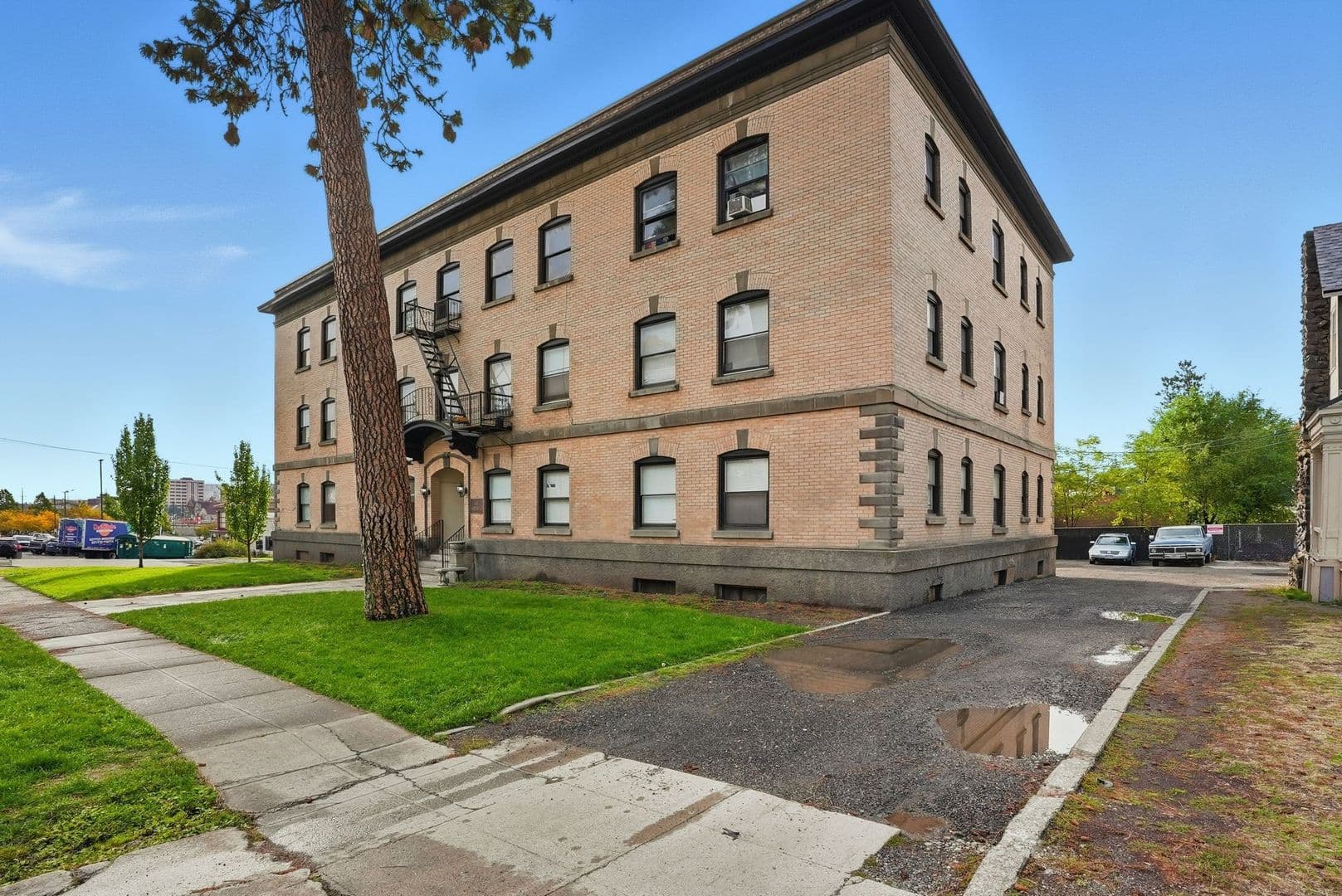Spokane Apartment: 1905 W 2nd Ave