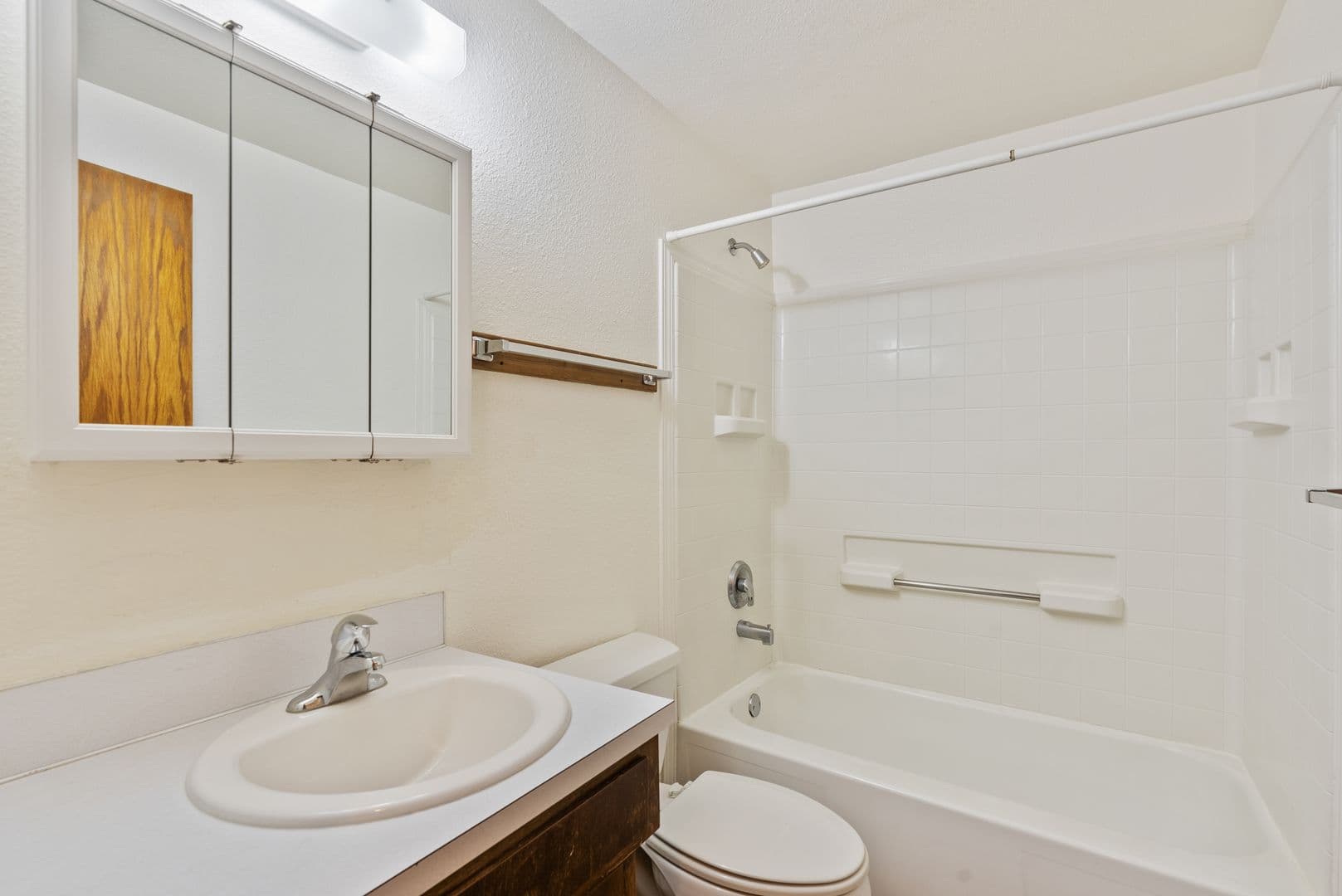 Medical Lake Apartment: 314 N LeFevre St