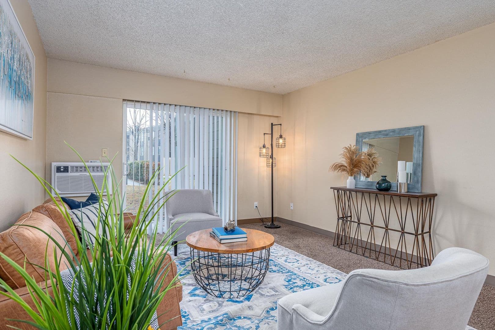 Richland Apartment: 1621 George Washington Way