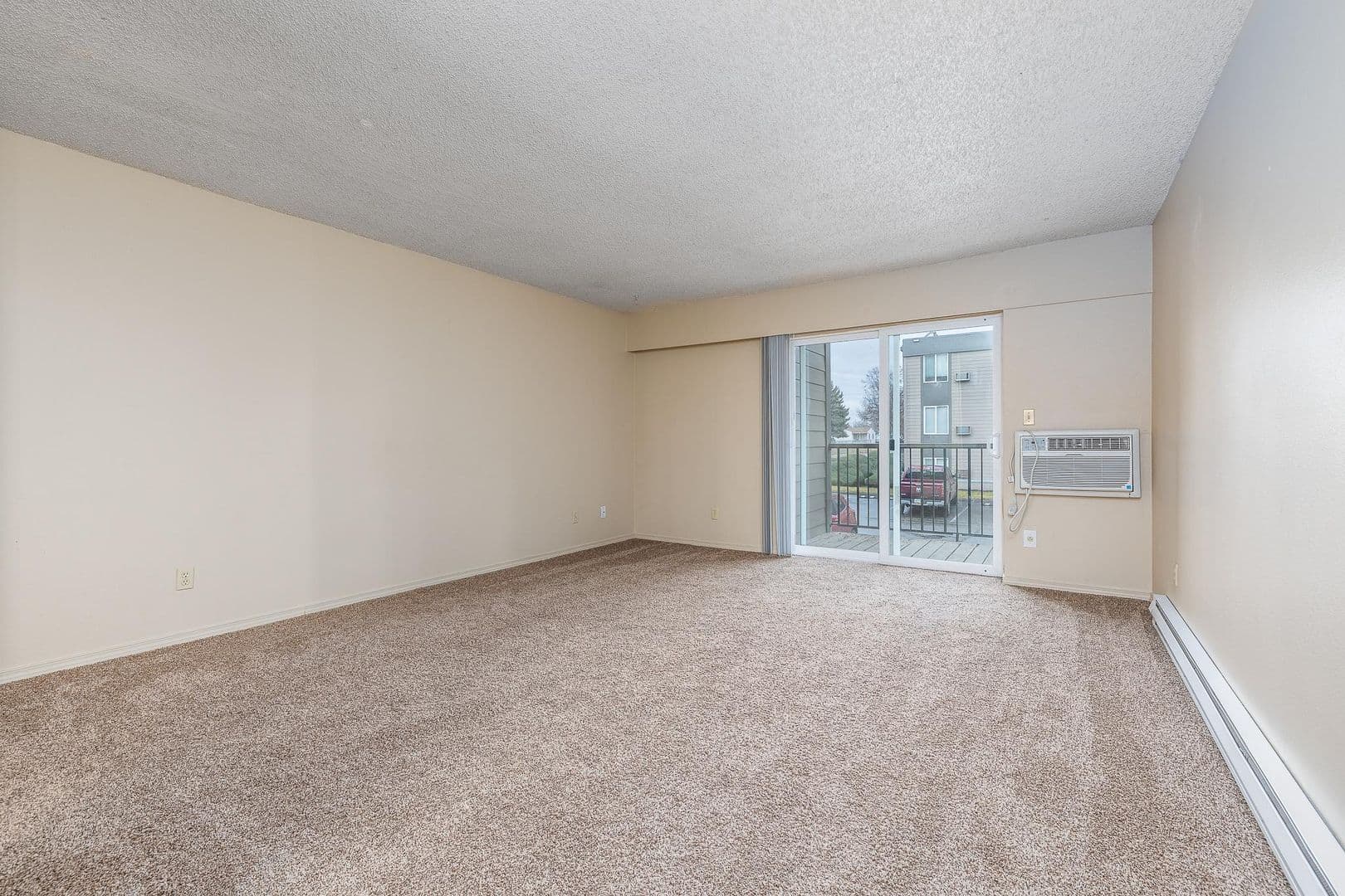 Richland Apartment: 1621 George Washington Way